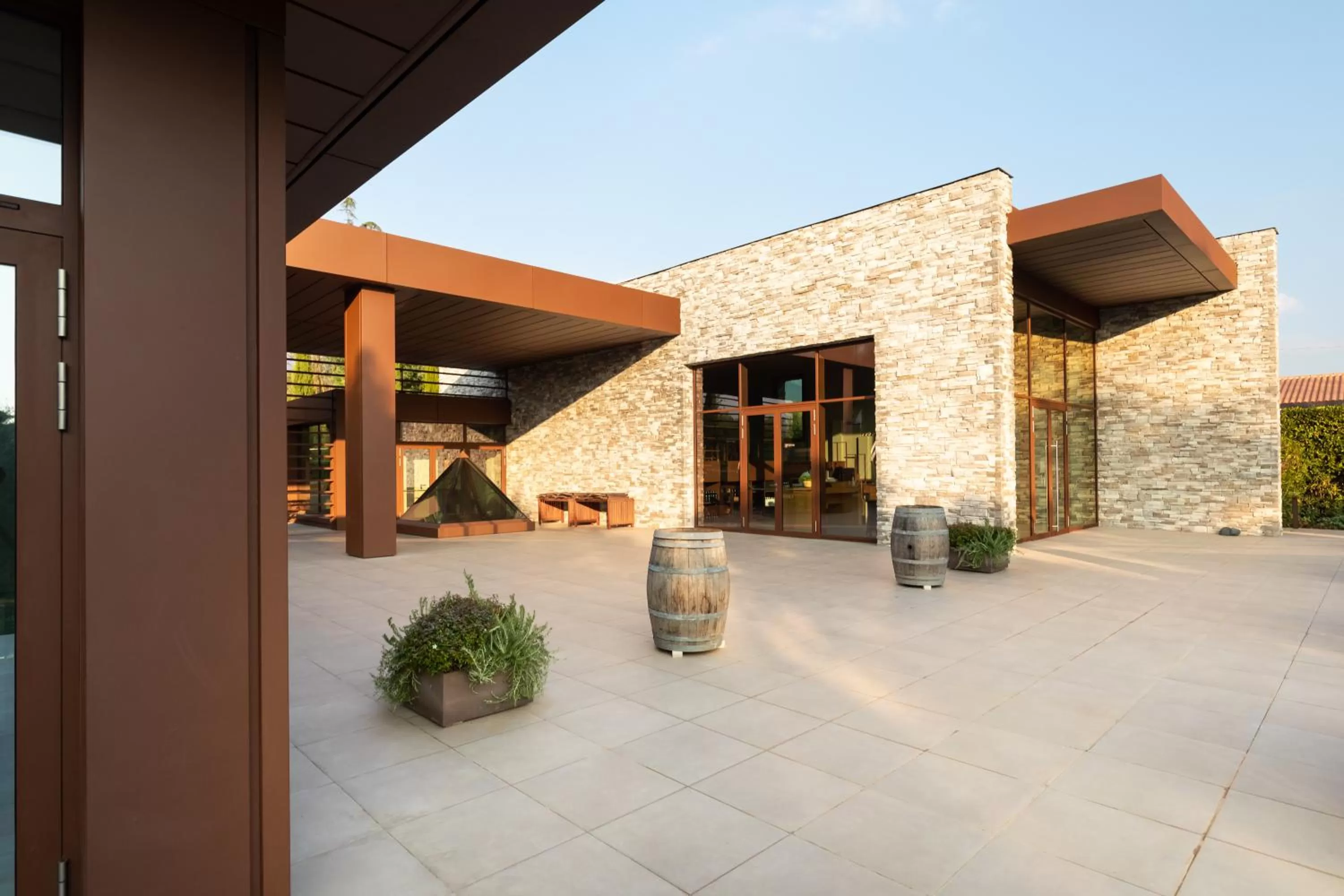 Property building in Antico Borgo Molino 7cento vicino ai Giardini di Ninfa