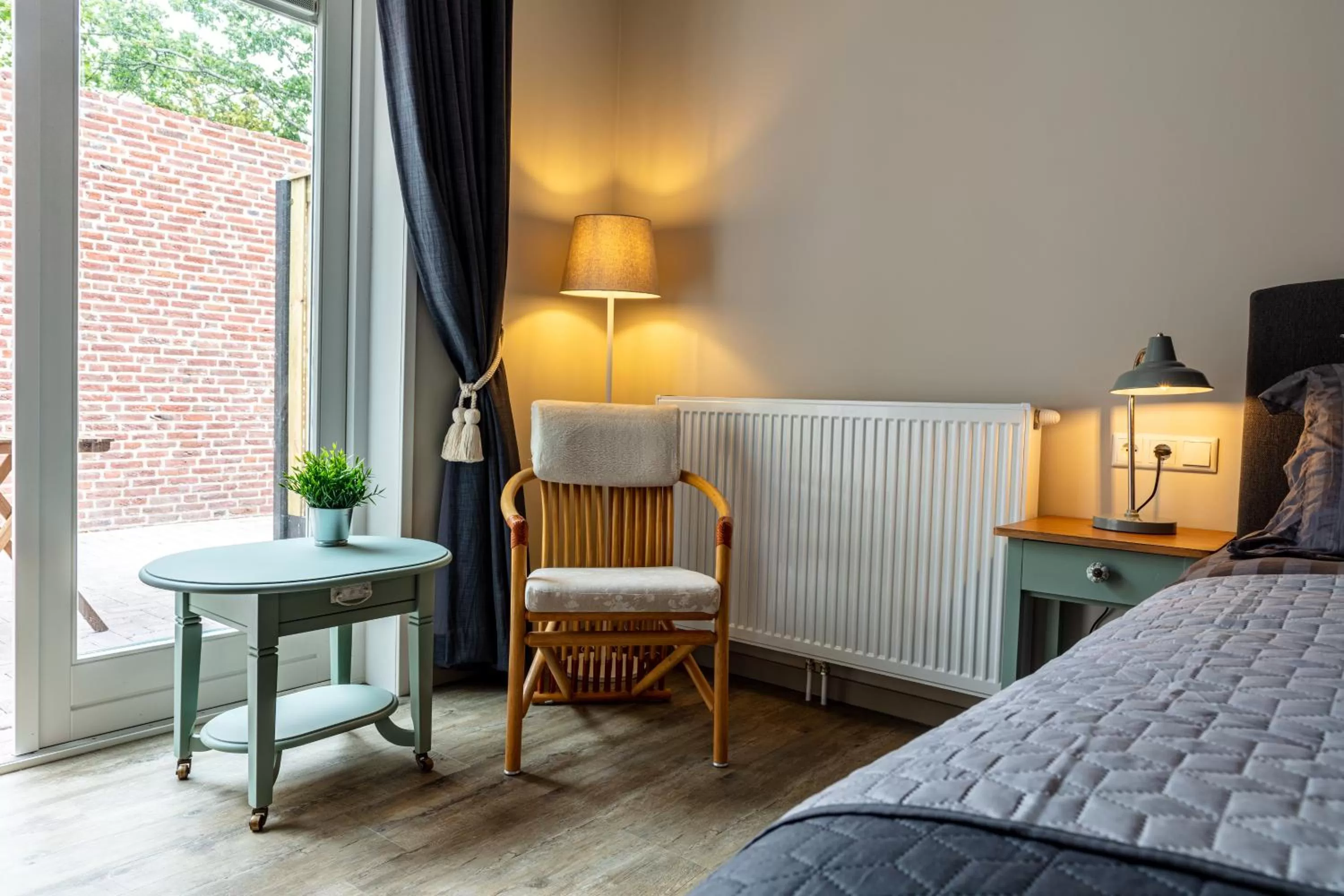 Seating area, Bed in Boutique Hotel Herberg Binnen
