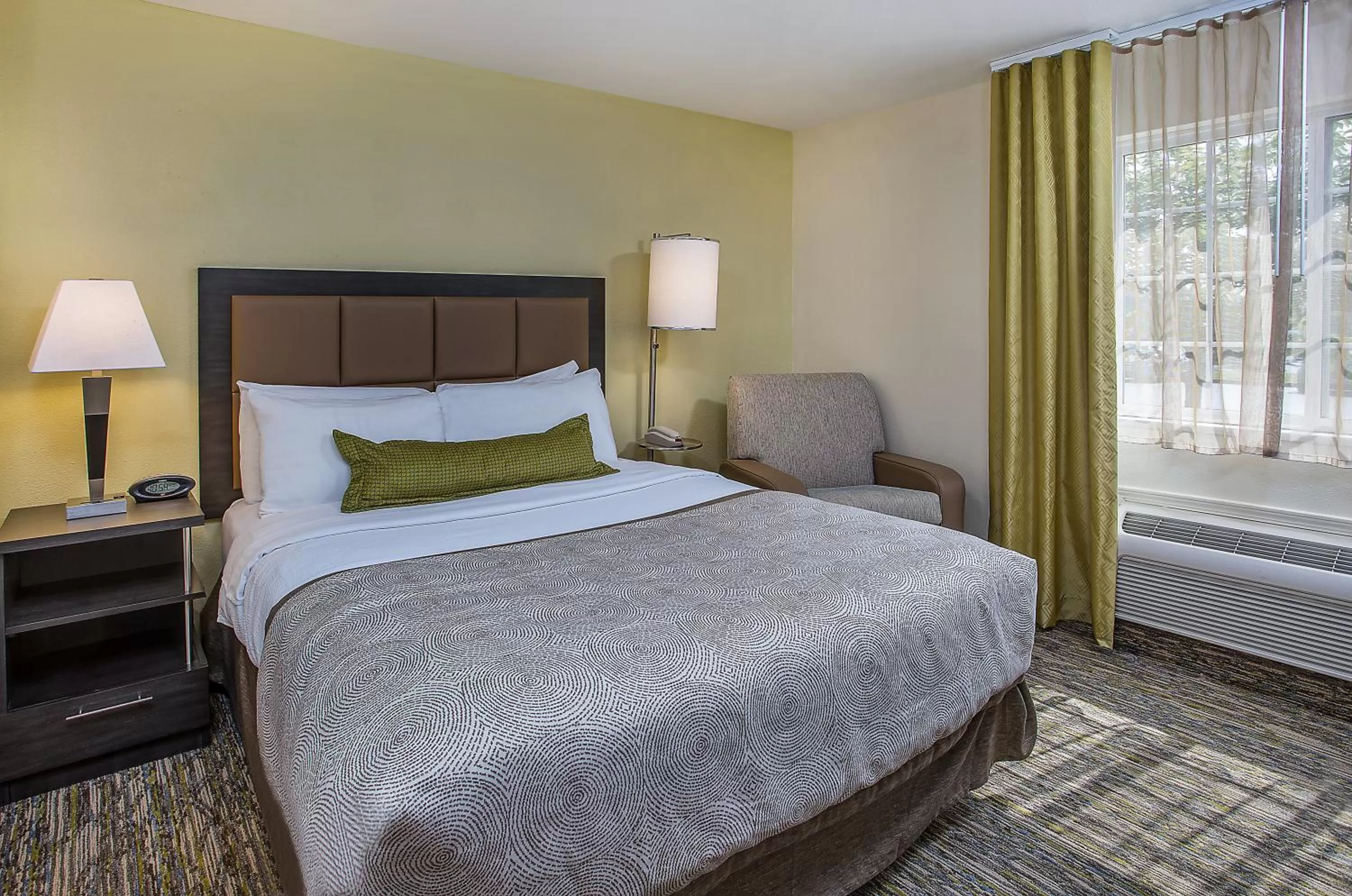 Photo of the whole room, Bed in Candlewood Suites Louisville Airport by IHG