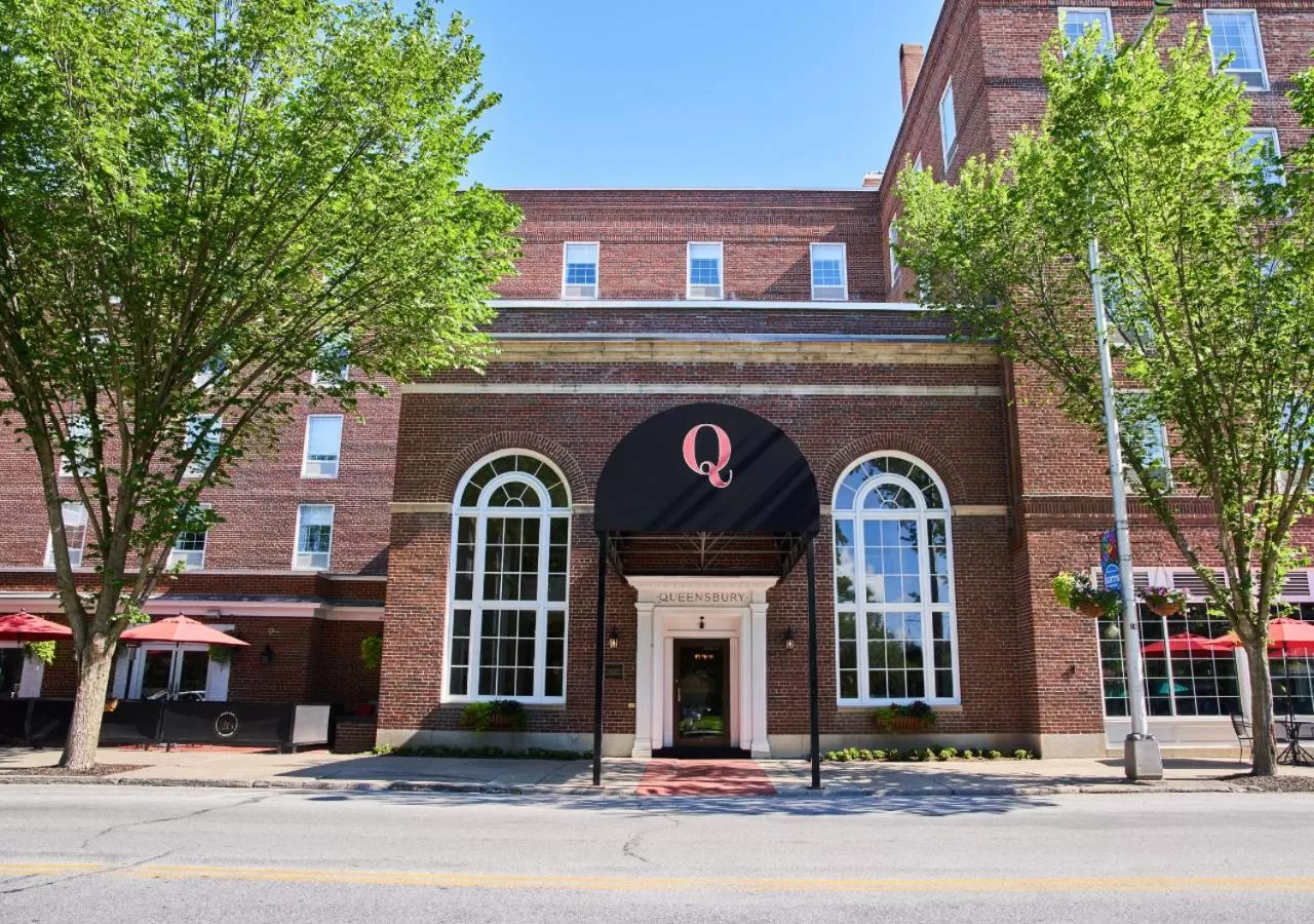 Facade/entrance in The Queensbury Hotel