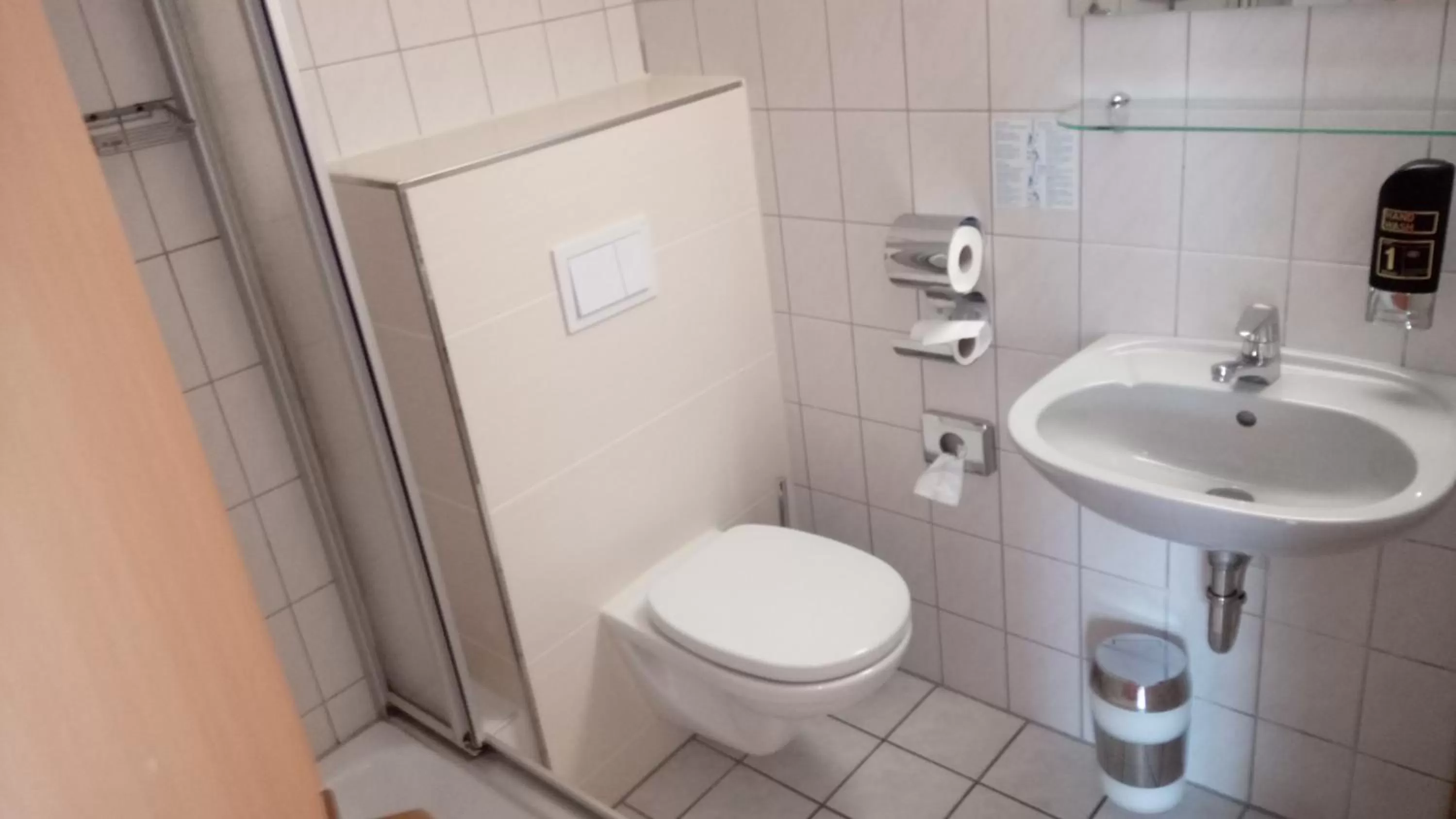 Bathroom in Pension Kuehnauer Hof