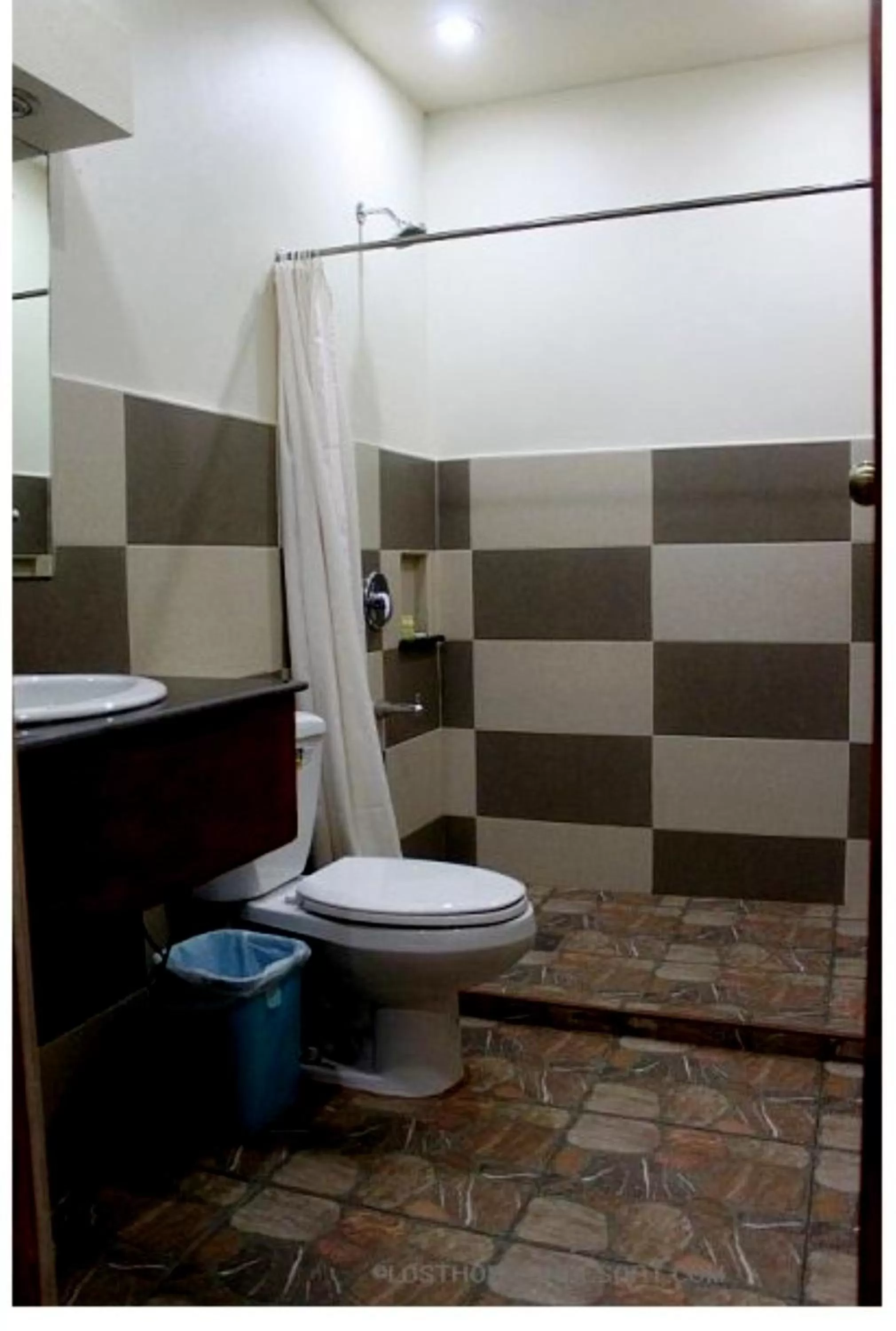 Bathroom in Lost Horizon Beach Dive Resort