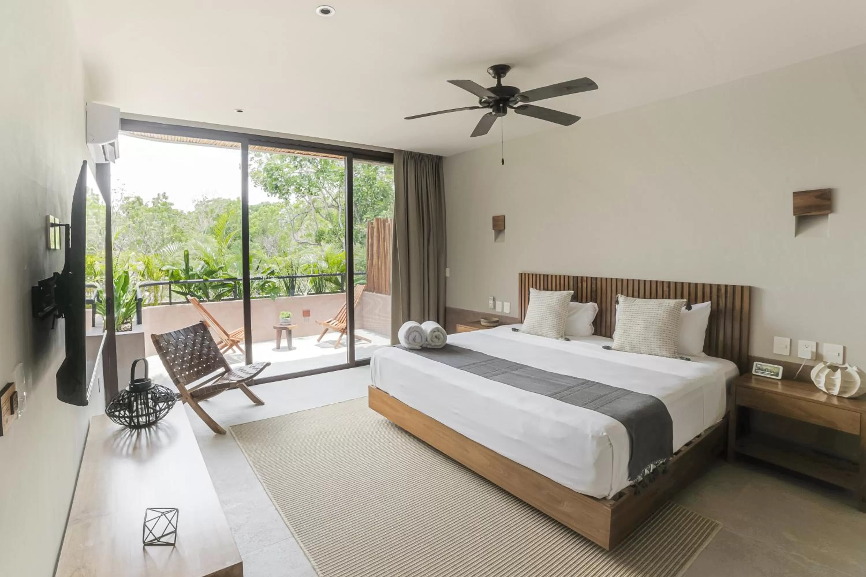 Photo of the whole room, Bed in Zereno Tulum Beach Club Access