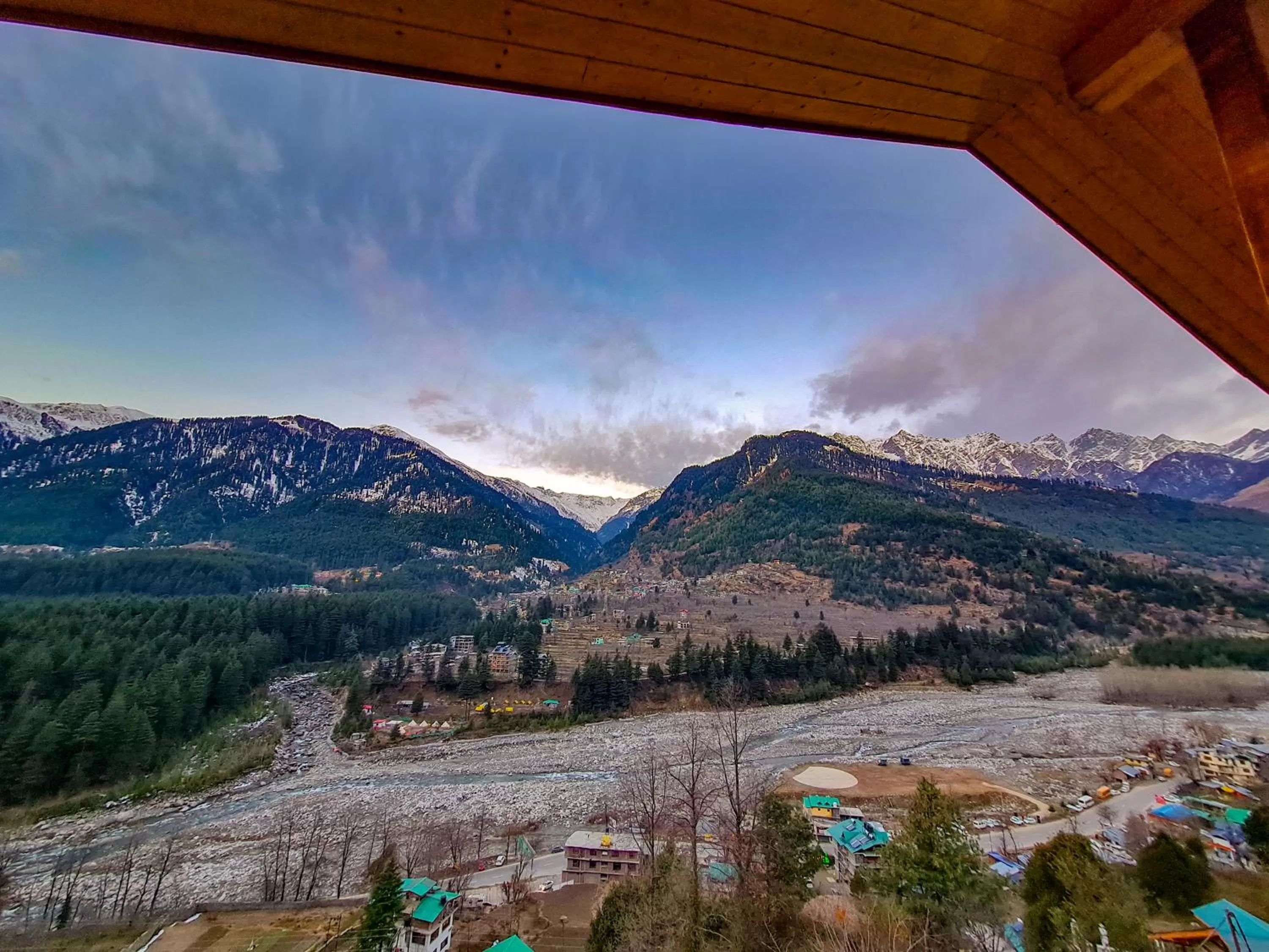 Balcony/Terrace, Mountain View in Namaste Inn Beas Valley
