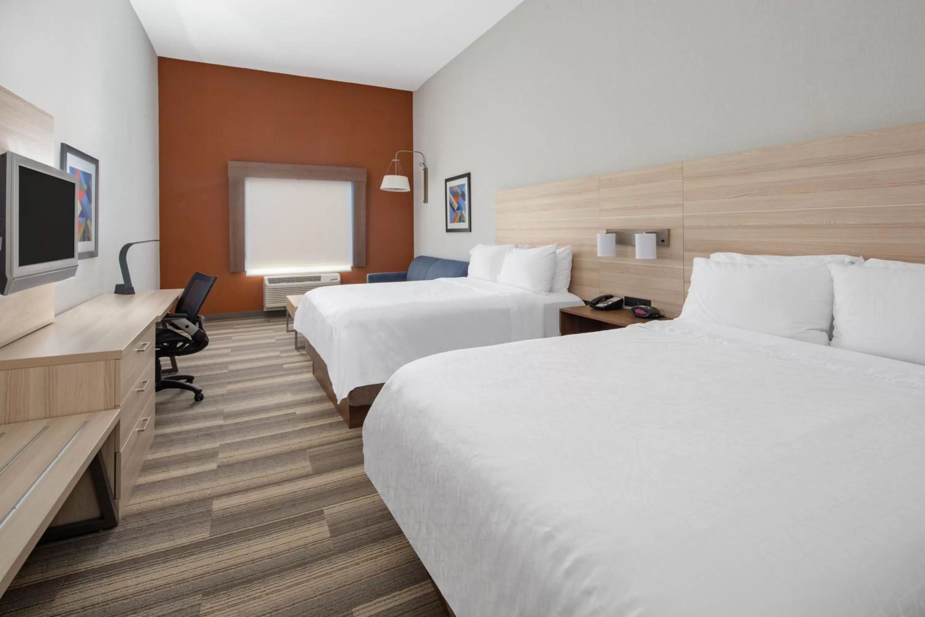 Photo of the whole room, Bed in Holiday Inn Express Ontario by IHG