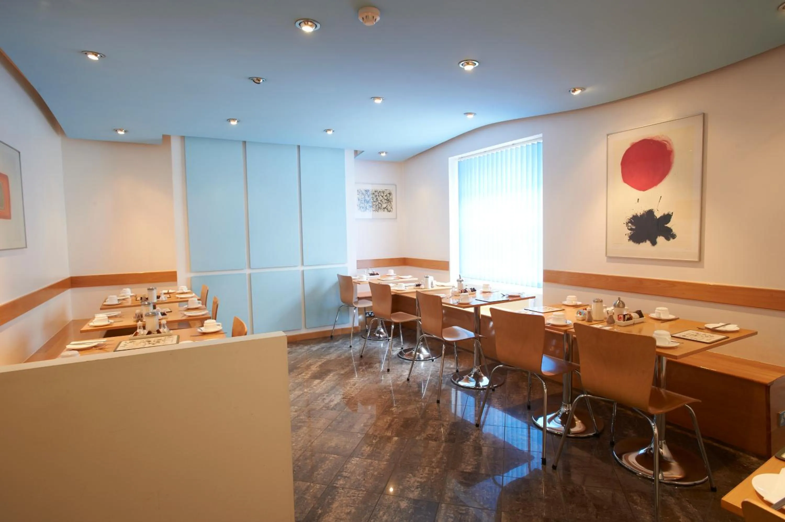 Restaurant/places to eat in Luna And Simone Hotel