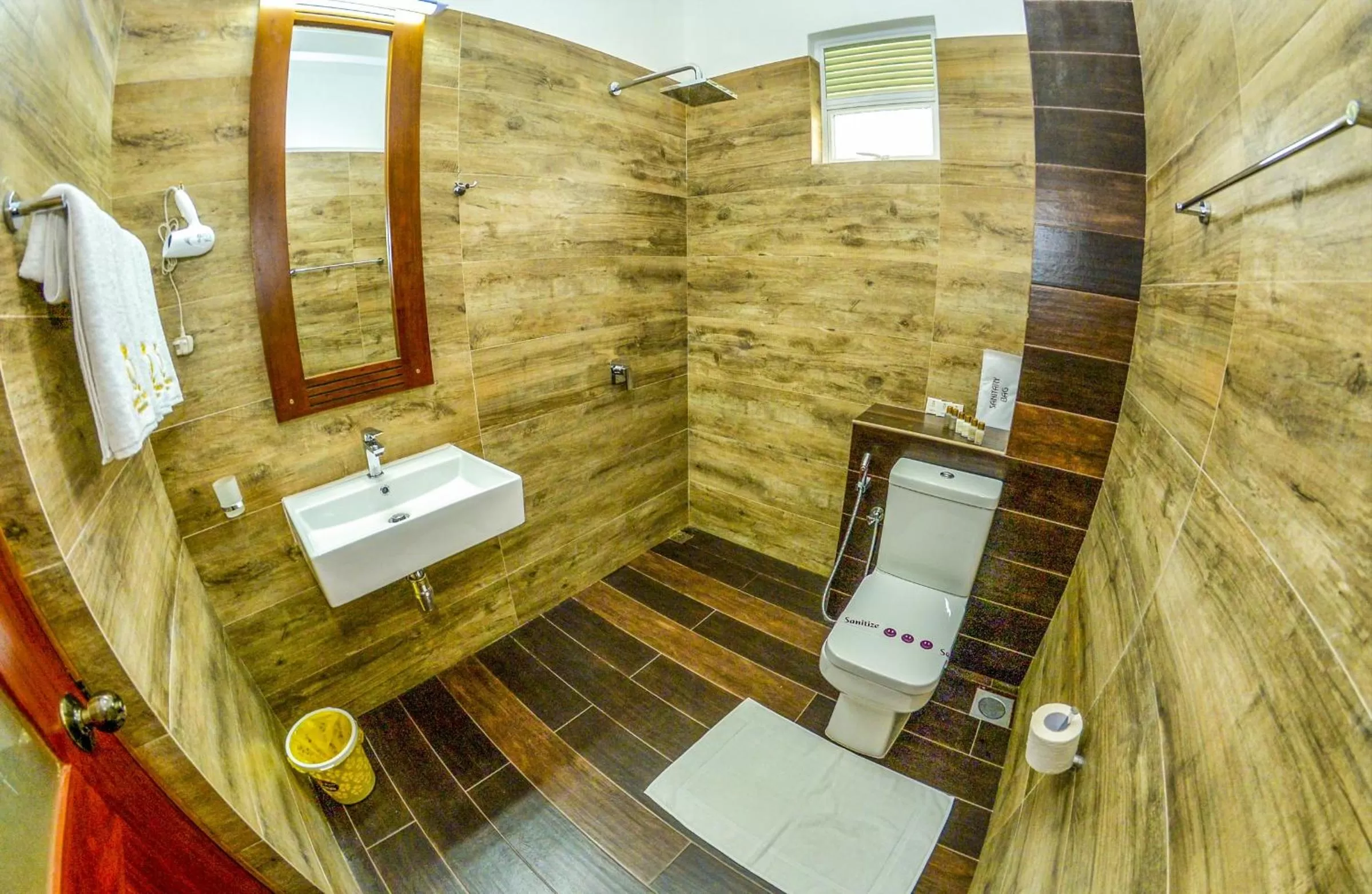 Bathroom in Negombo New Queen's Palace