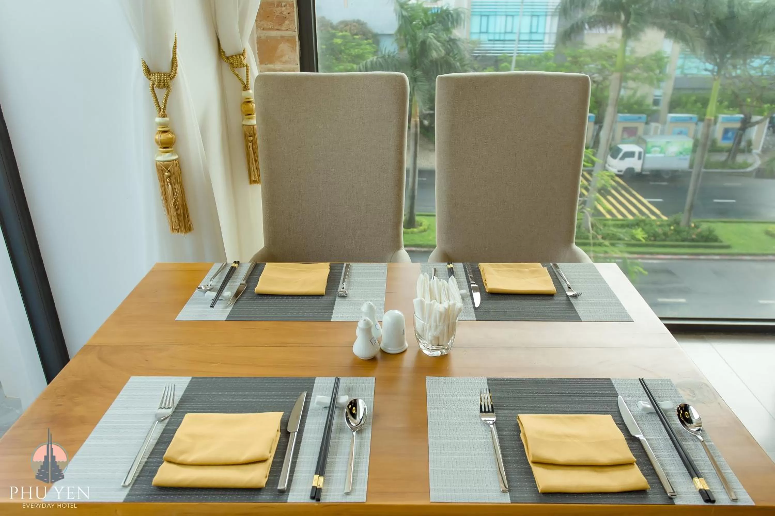 Restaurant/places to eat in PHÚ YÊN EVERYDAY HOTEL