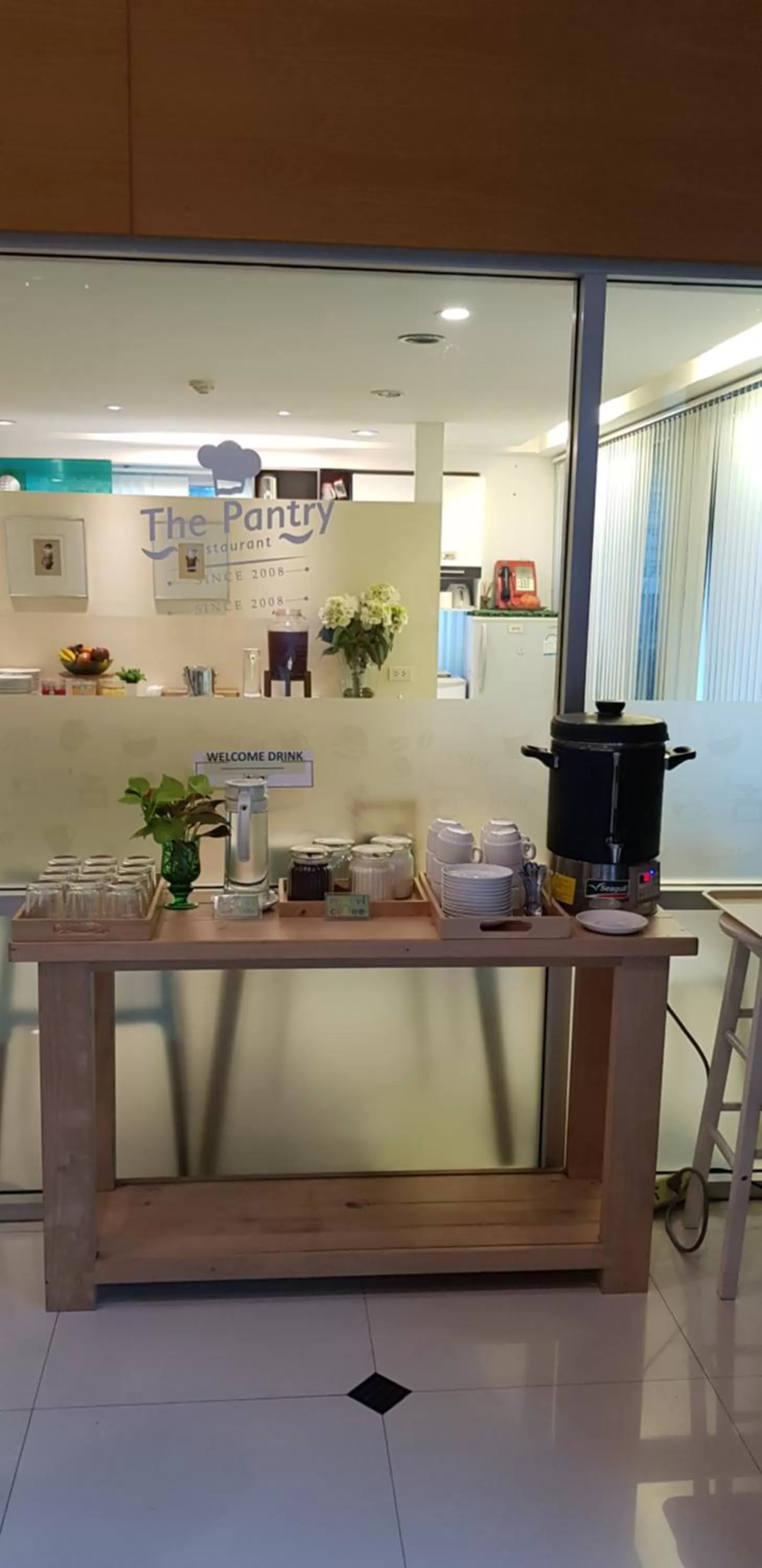 Restaurant/places to eat in Sena House