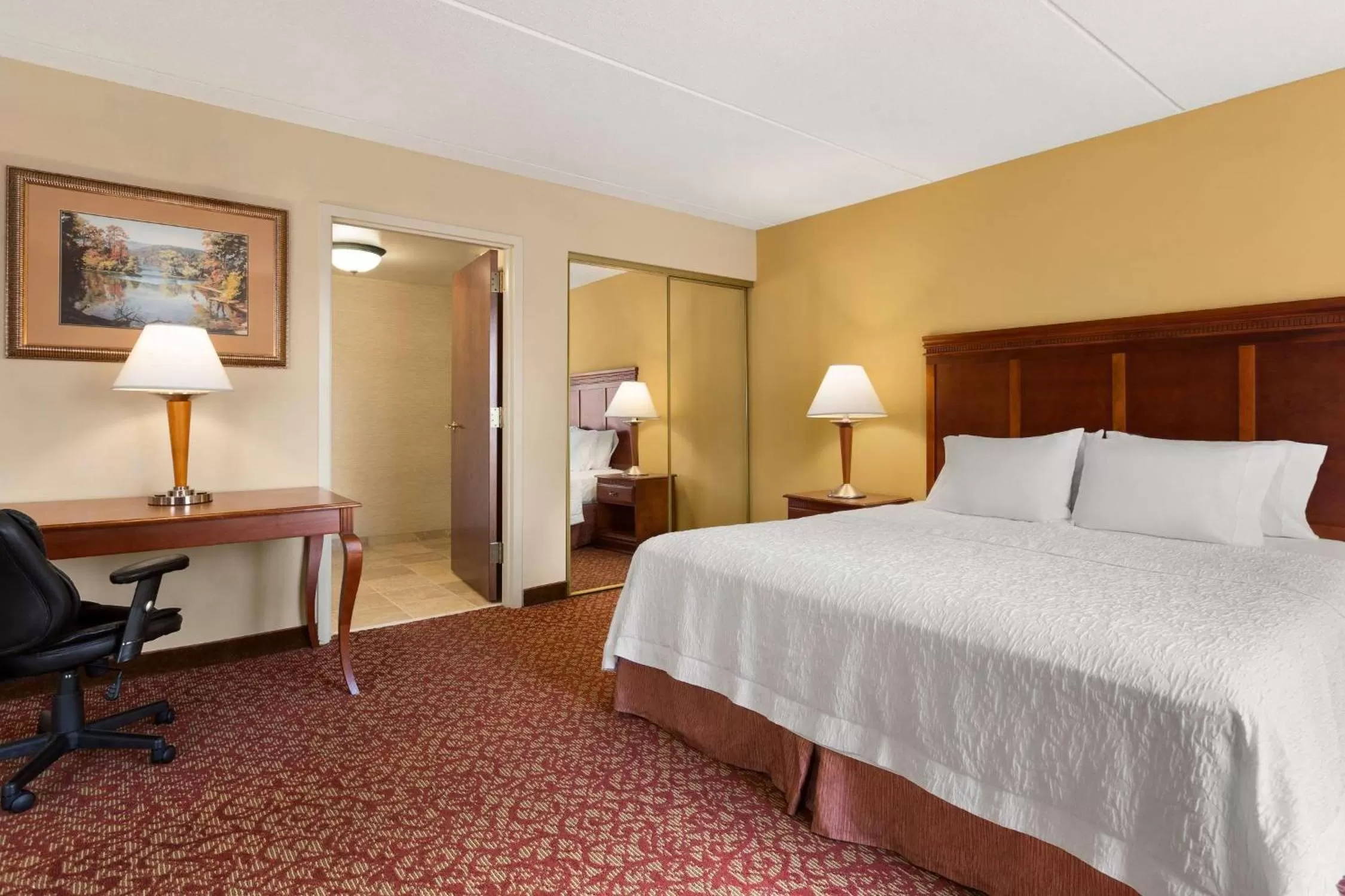 Bed in Hampton Inn & Suites Williamsburg Historic District