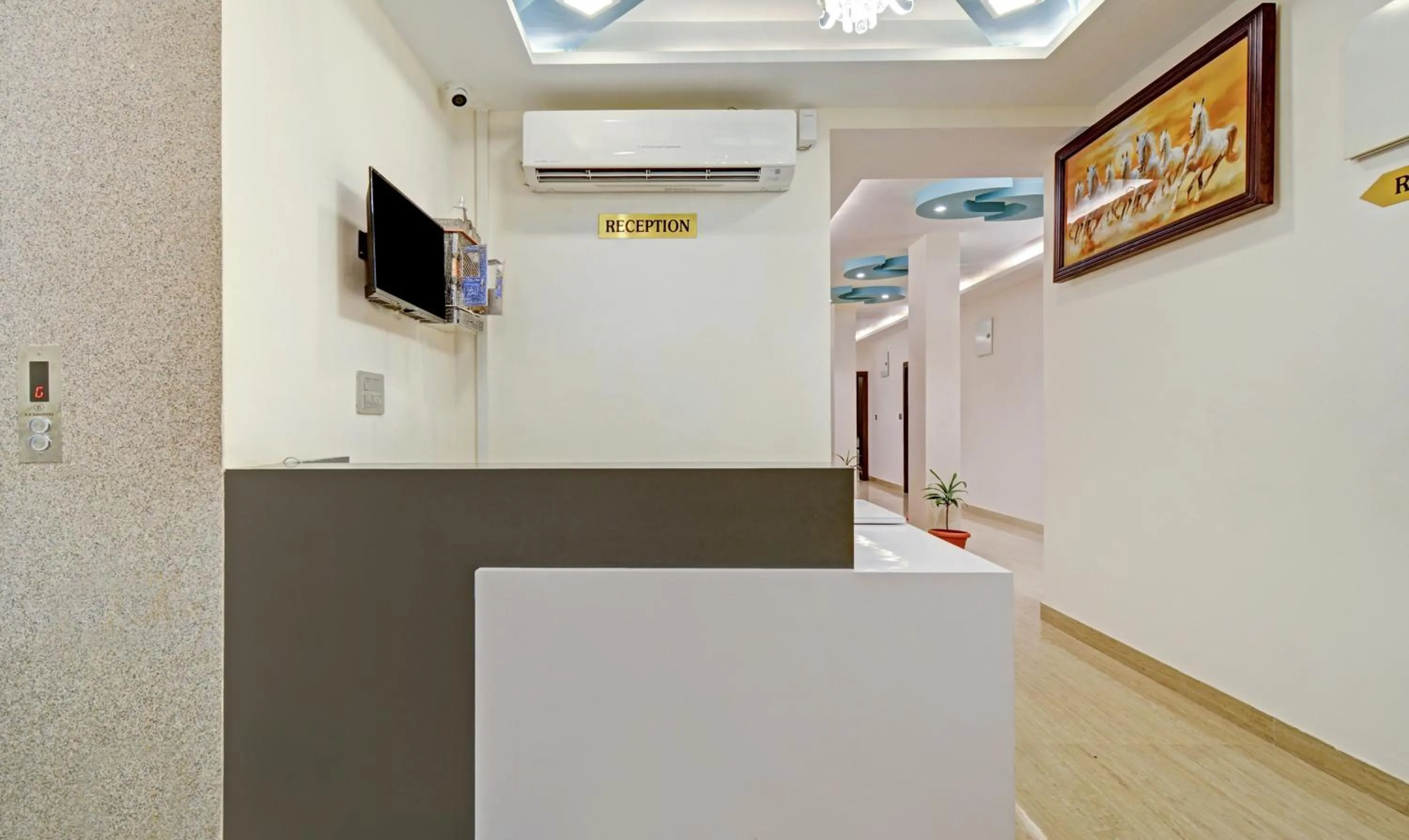 Lobby or reception in Treebo Paras Raj Near City Palace