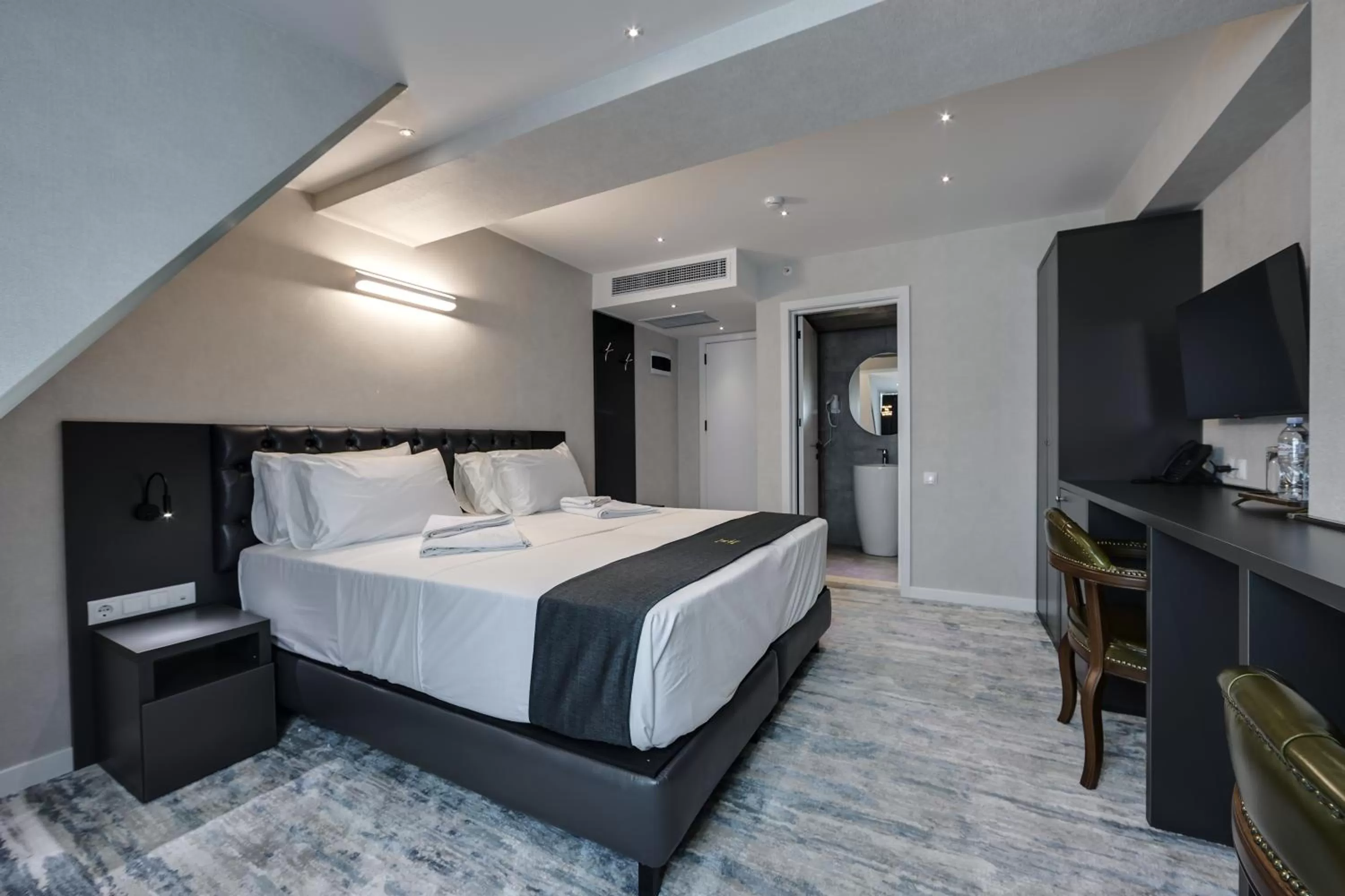 Photo of the whole room, Bed in Mit Hotel Tbilisi