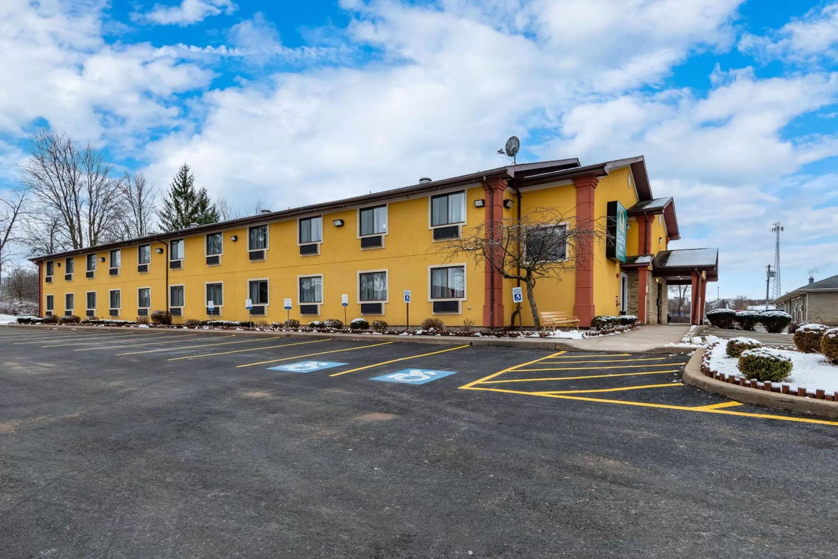 Property Building in Super 8 by Wyndham Oneida Verona
