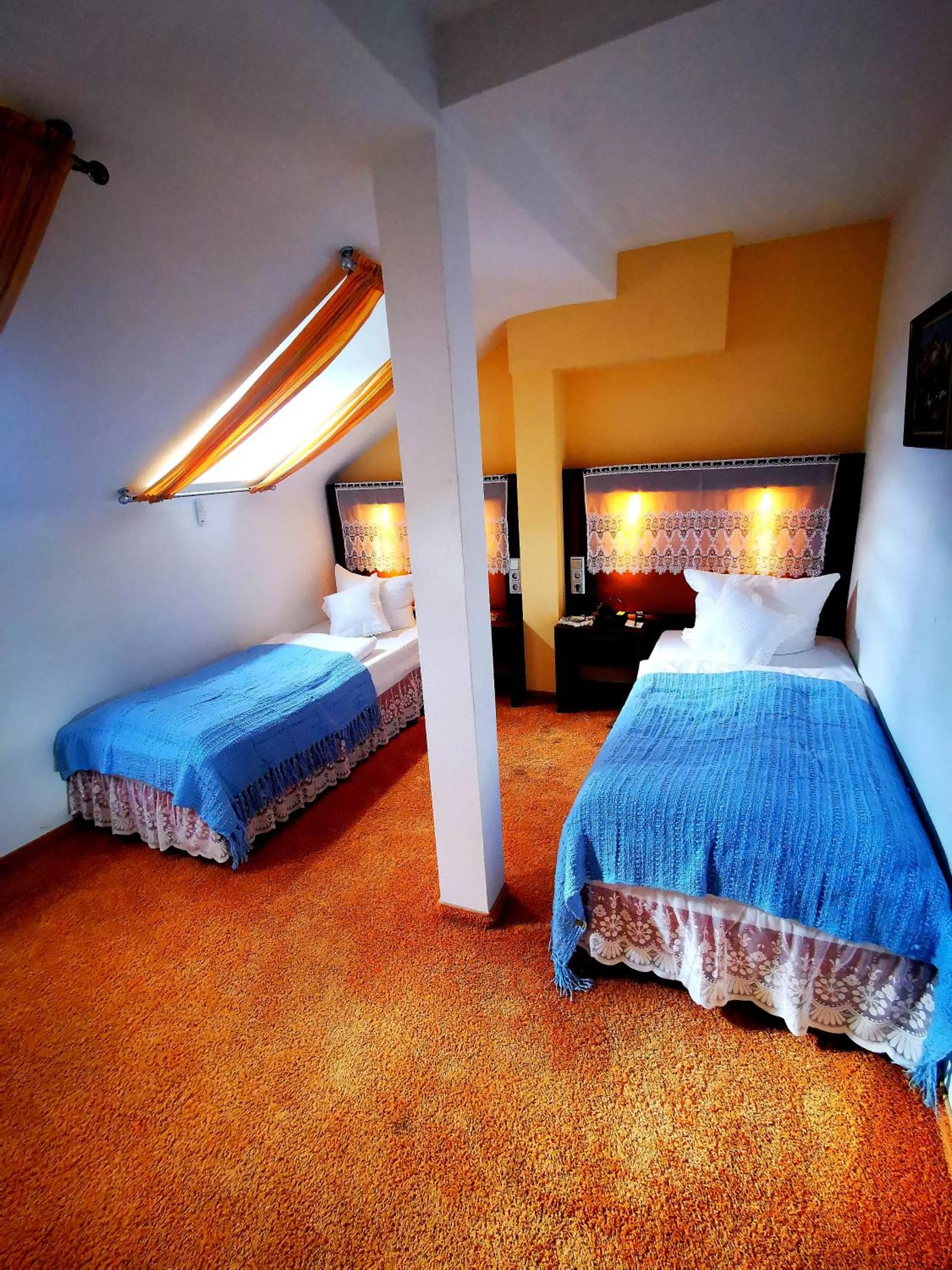 Bed in Tante ALMA's Mannheimer Hotel