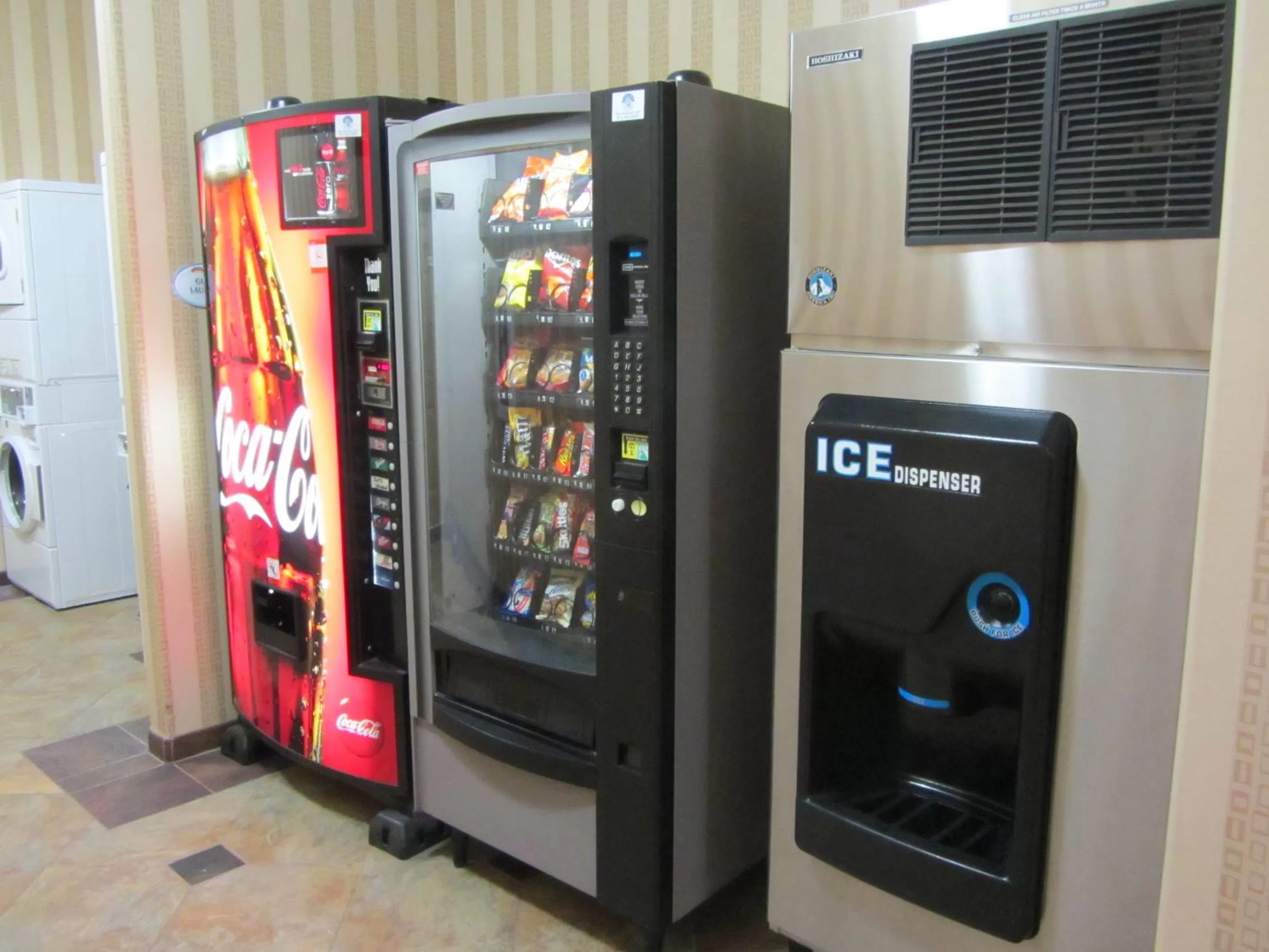 Food and drinks in Baymont by Wyndham Snyder