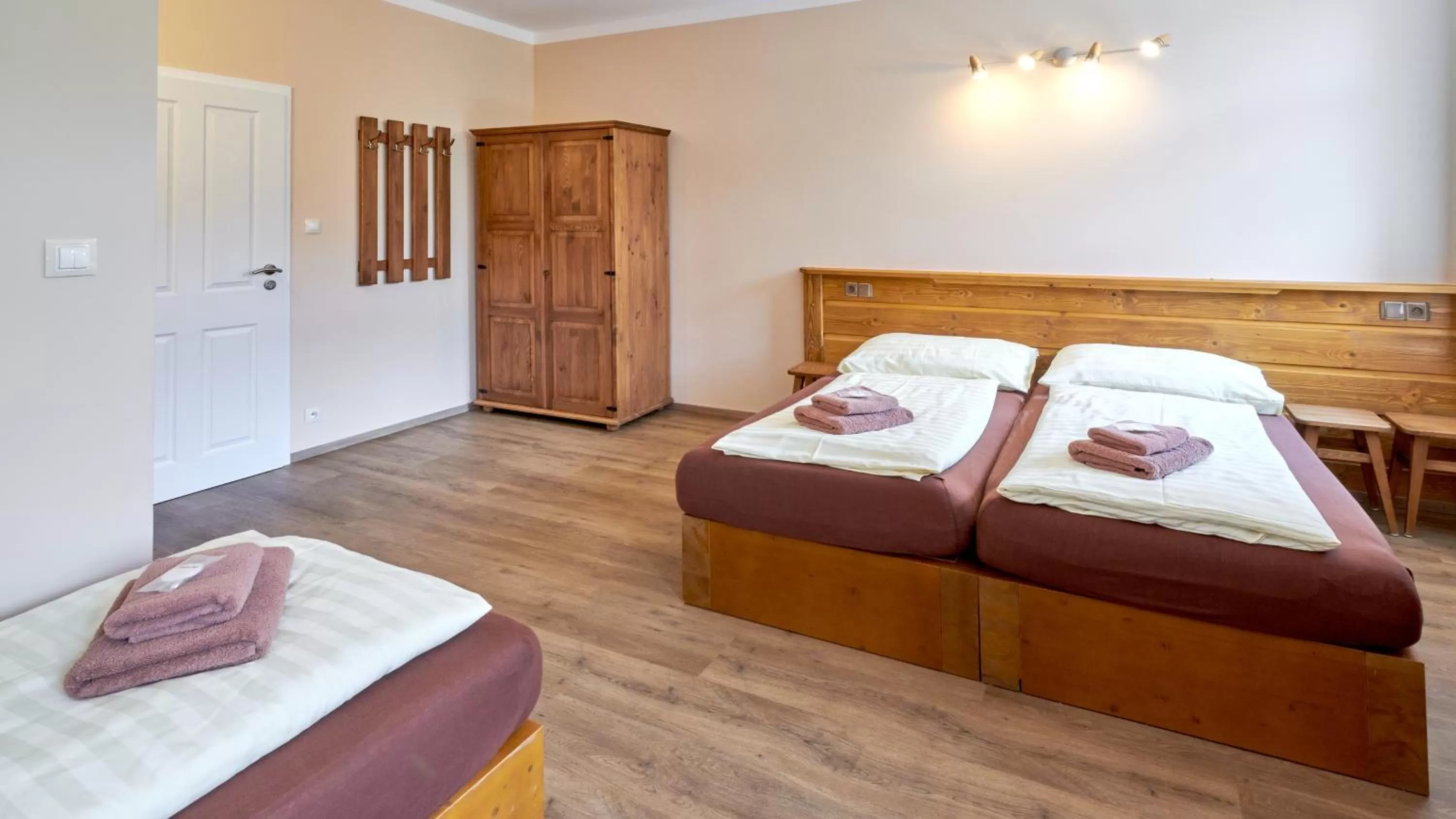 Property building, Bed in Relax hotel Valaška