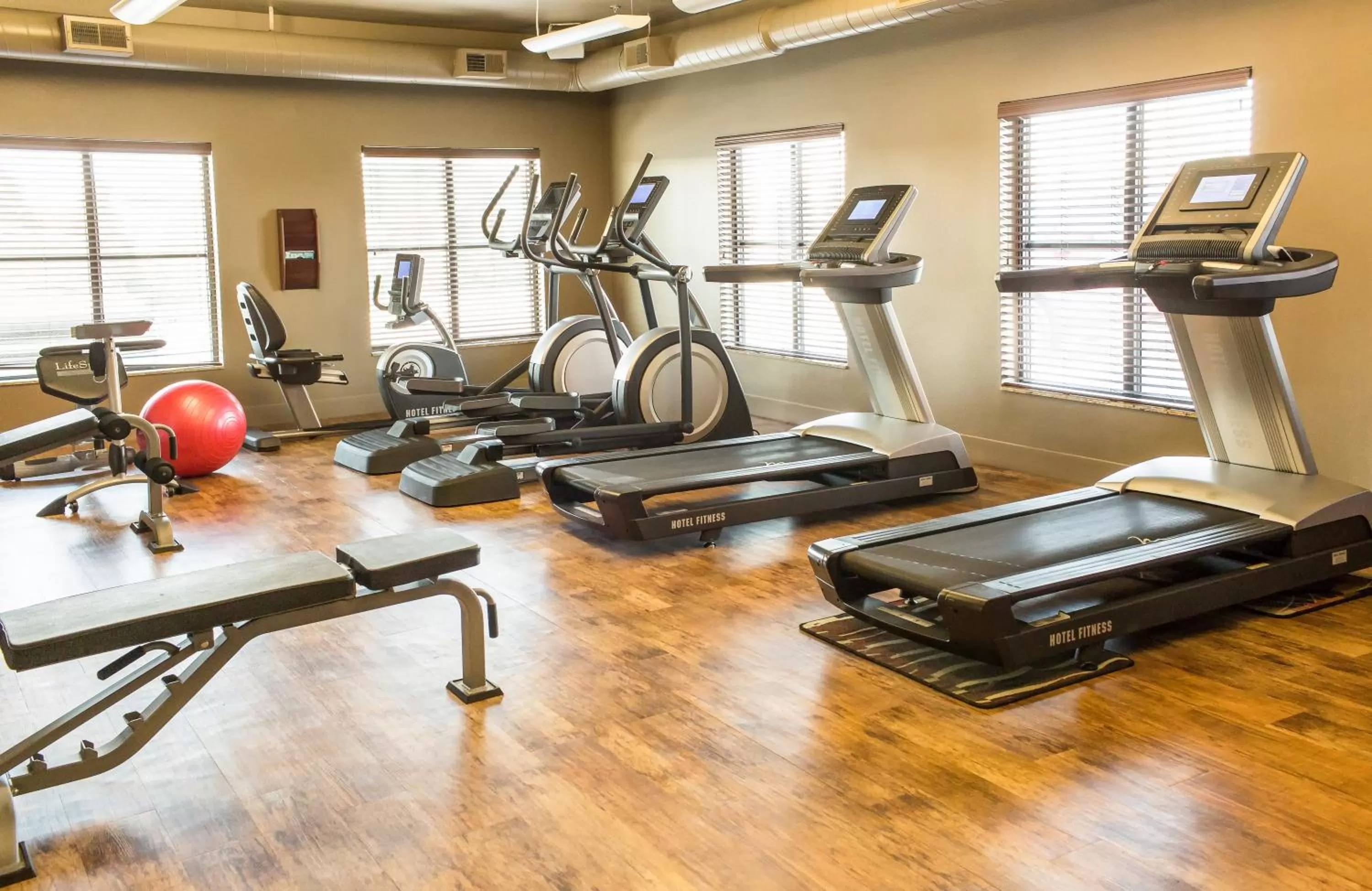 Fitness centre/facilities in Teddy's Residential Suites Watford City