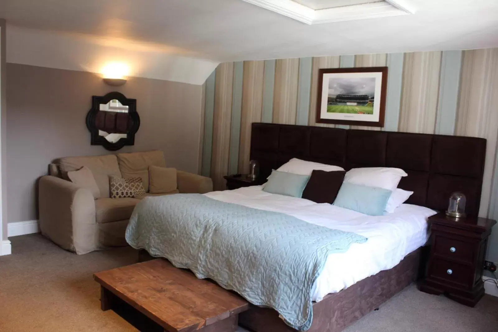 Standard Suite in The Cricketers Arms Standard Suite in The Cricketers Arms