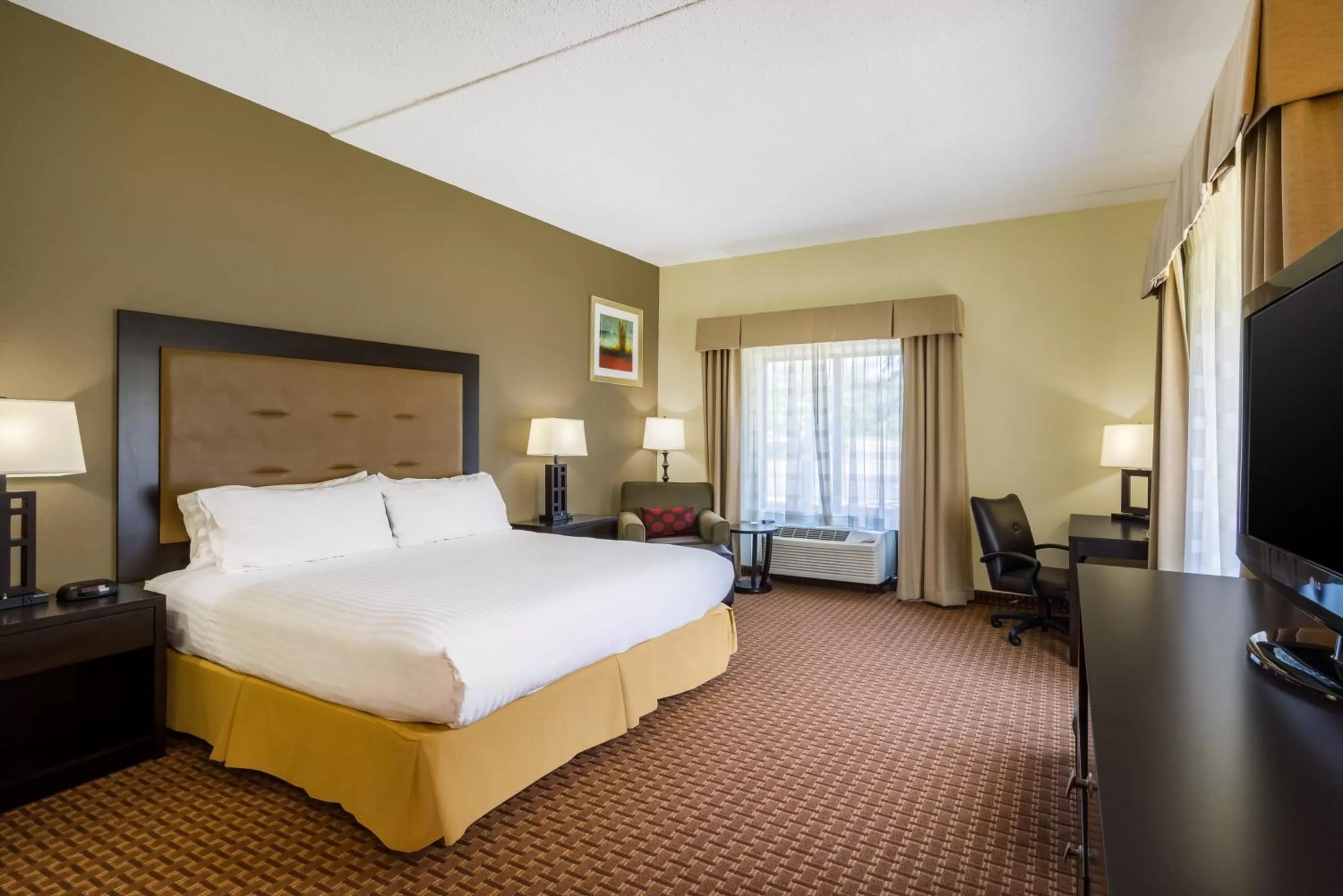 Photo of the whole room, Bed in Holiday Inn Express Hotel & Suites-North East by IHG