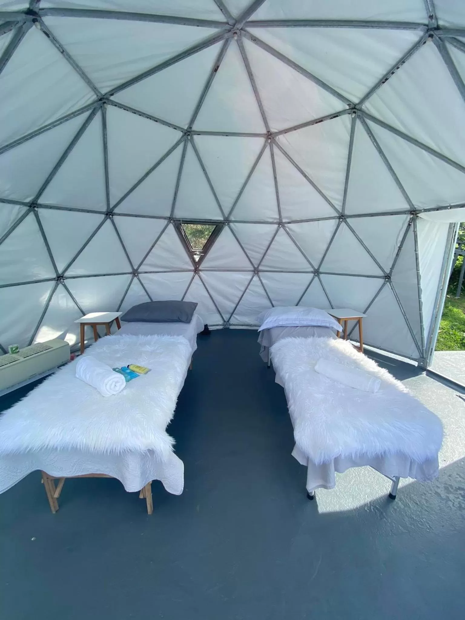 Bed in Bintana sa Paraiso Binunsaran