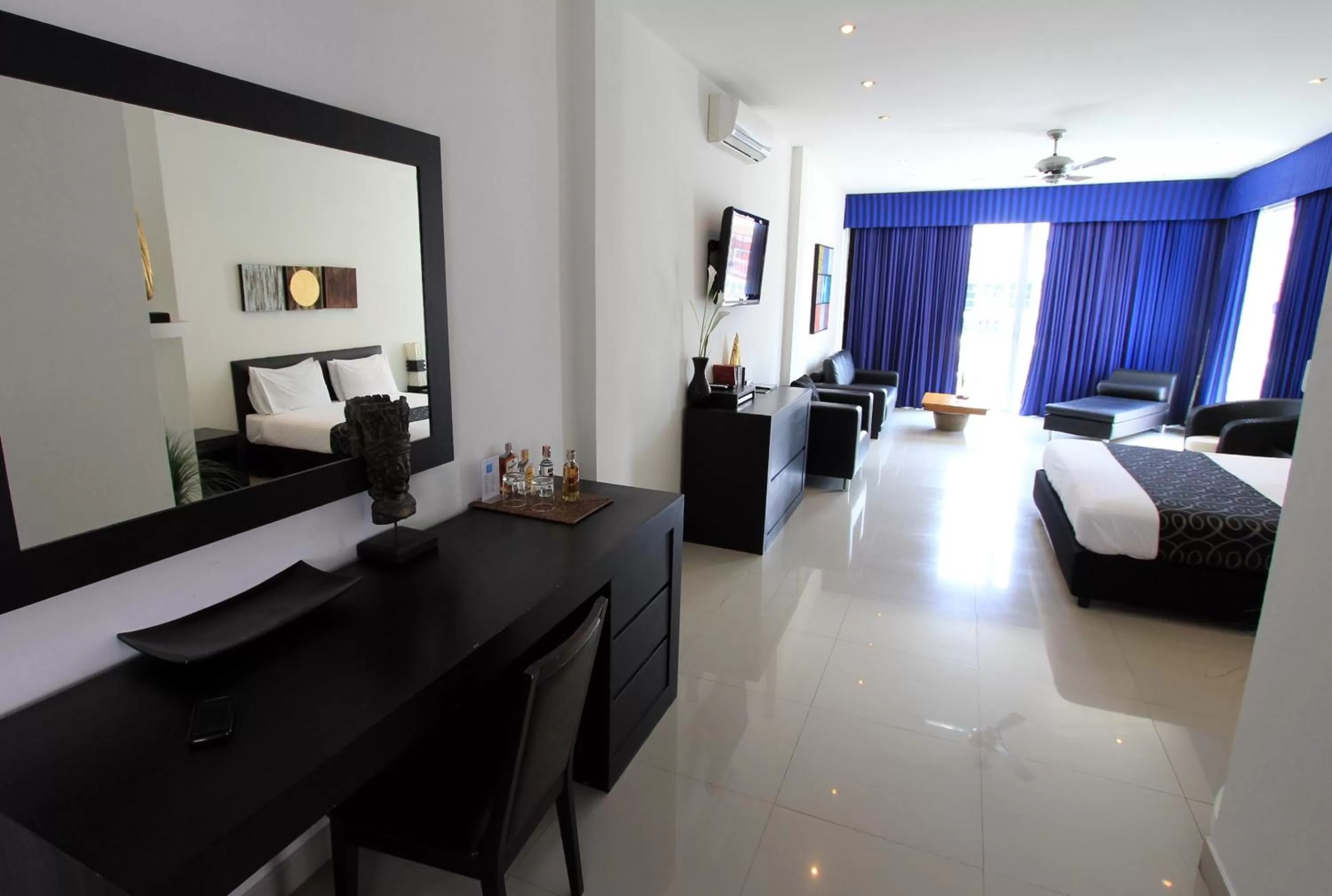 Photo of the whole room, Bed in East Suites