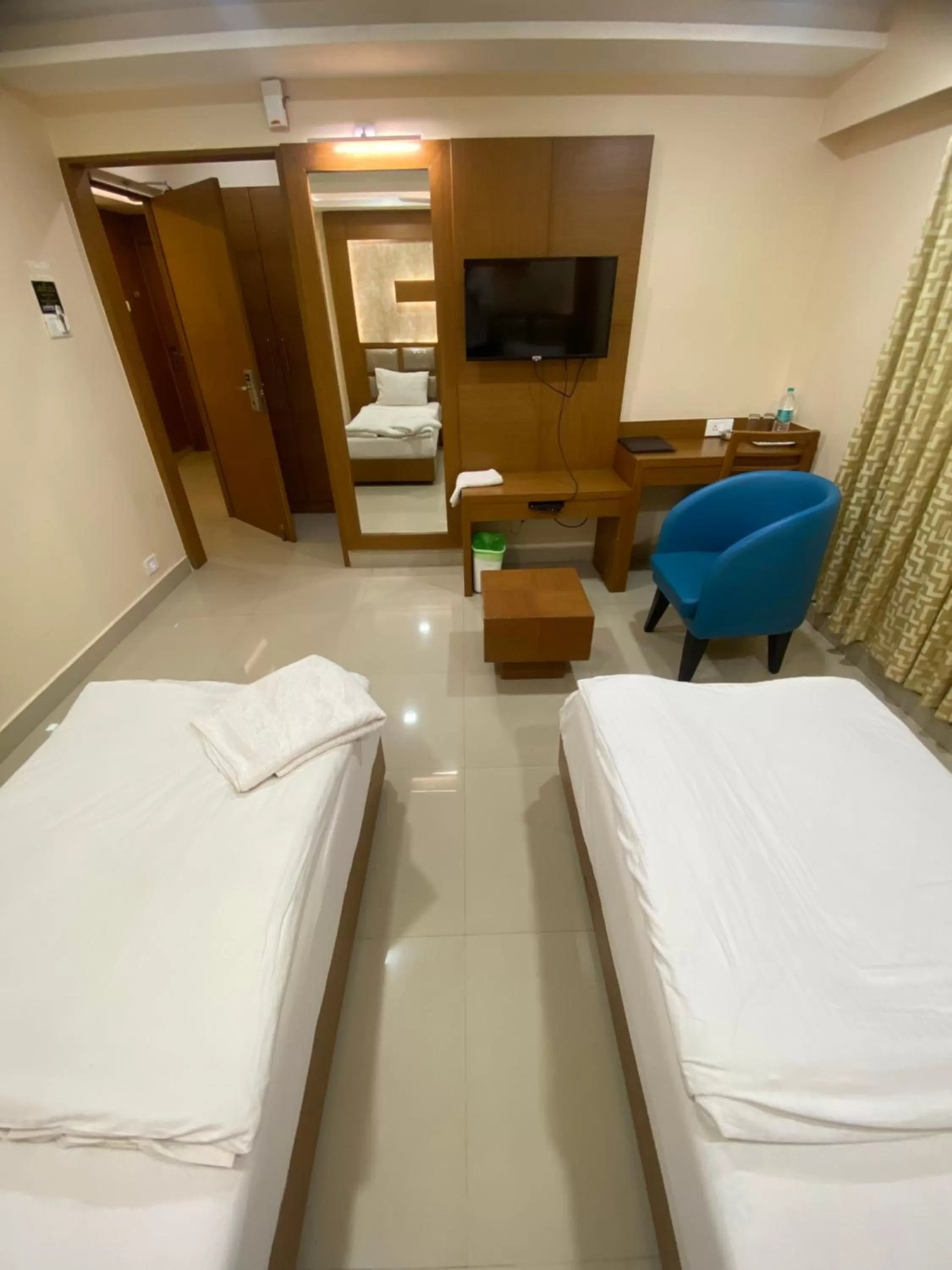 Bed in Greens Suite - Business Class Hotel - Opposite Ripon Building