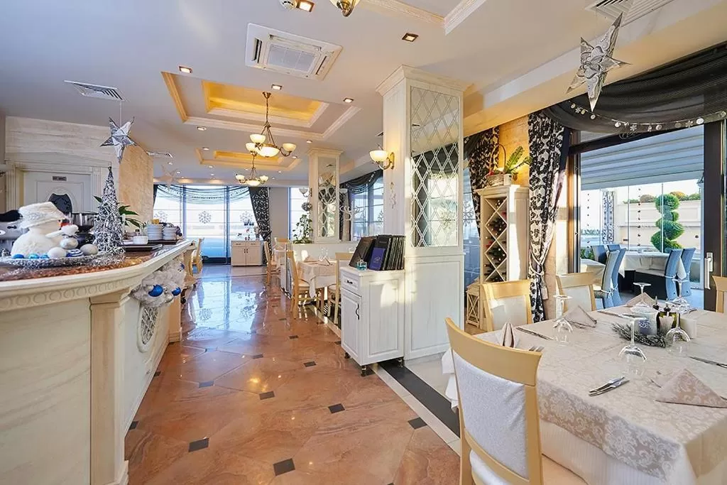 Restaurant/places to eat in Penelopa Palace Apart Hotel & SPA