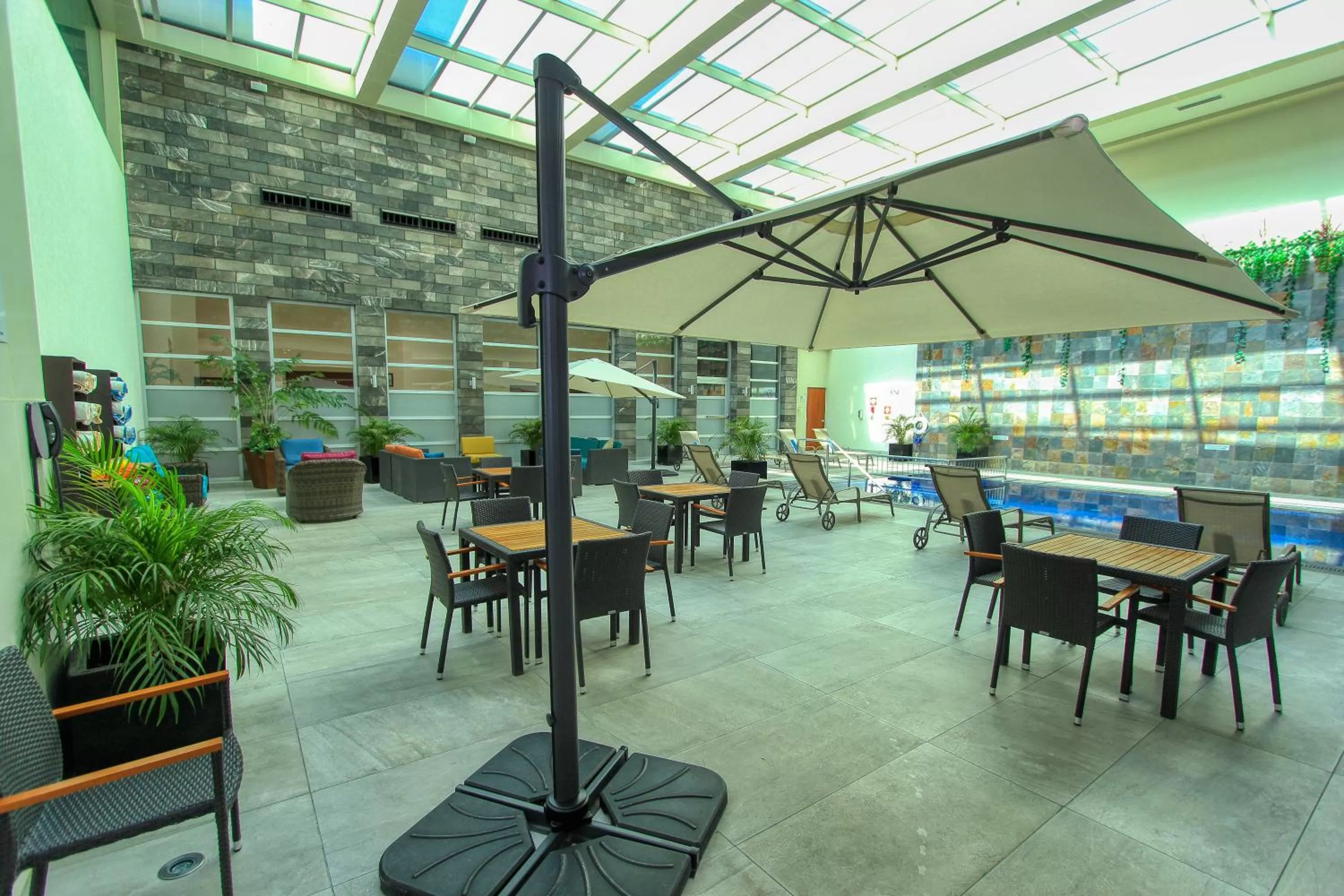 Swimming pool in Holiday Inn & Suites Plaza Mayor by IHG