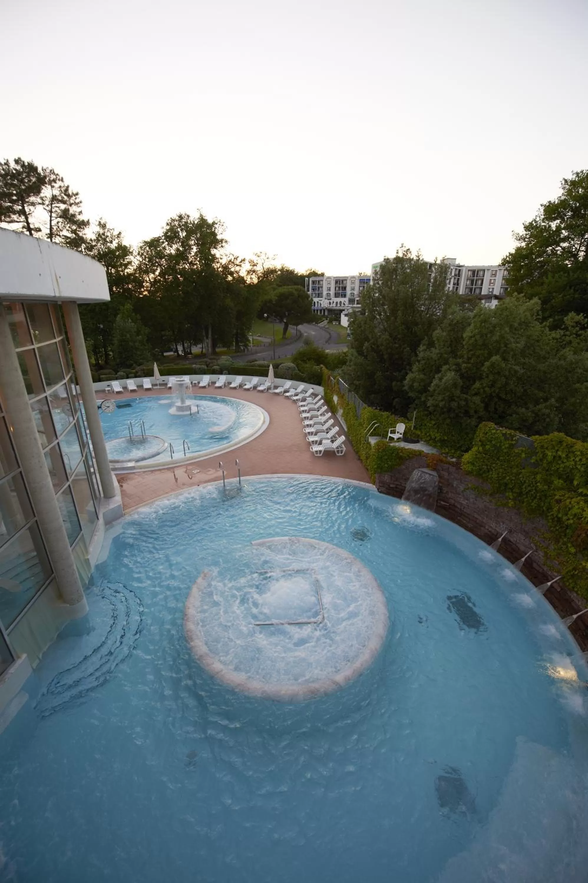 Pool view in Best Western Hotel Sourcéo