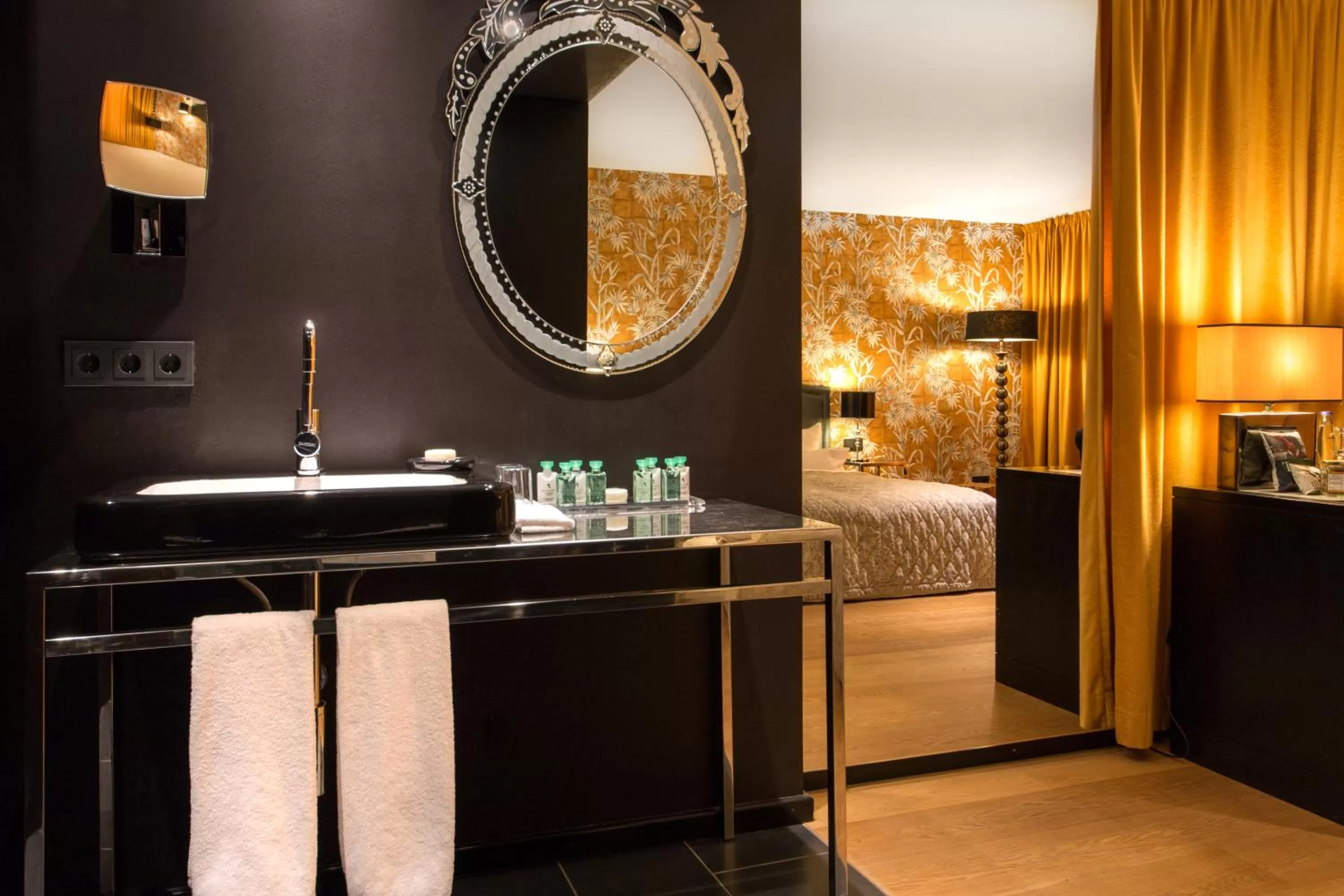 Bathroom in La Mansion Vi Vadi Hotel