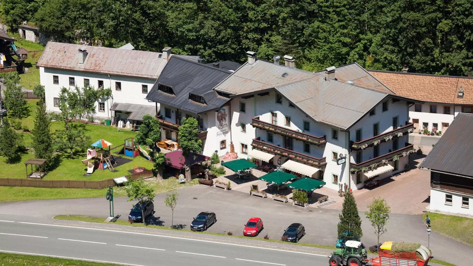 Property building, Bird's-eye View in Gasthof Geronimo