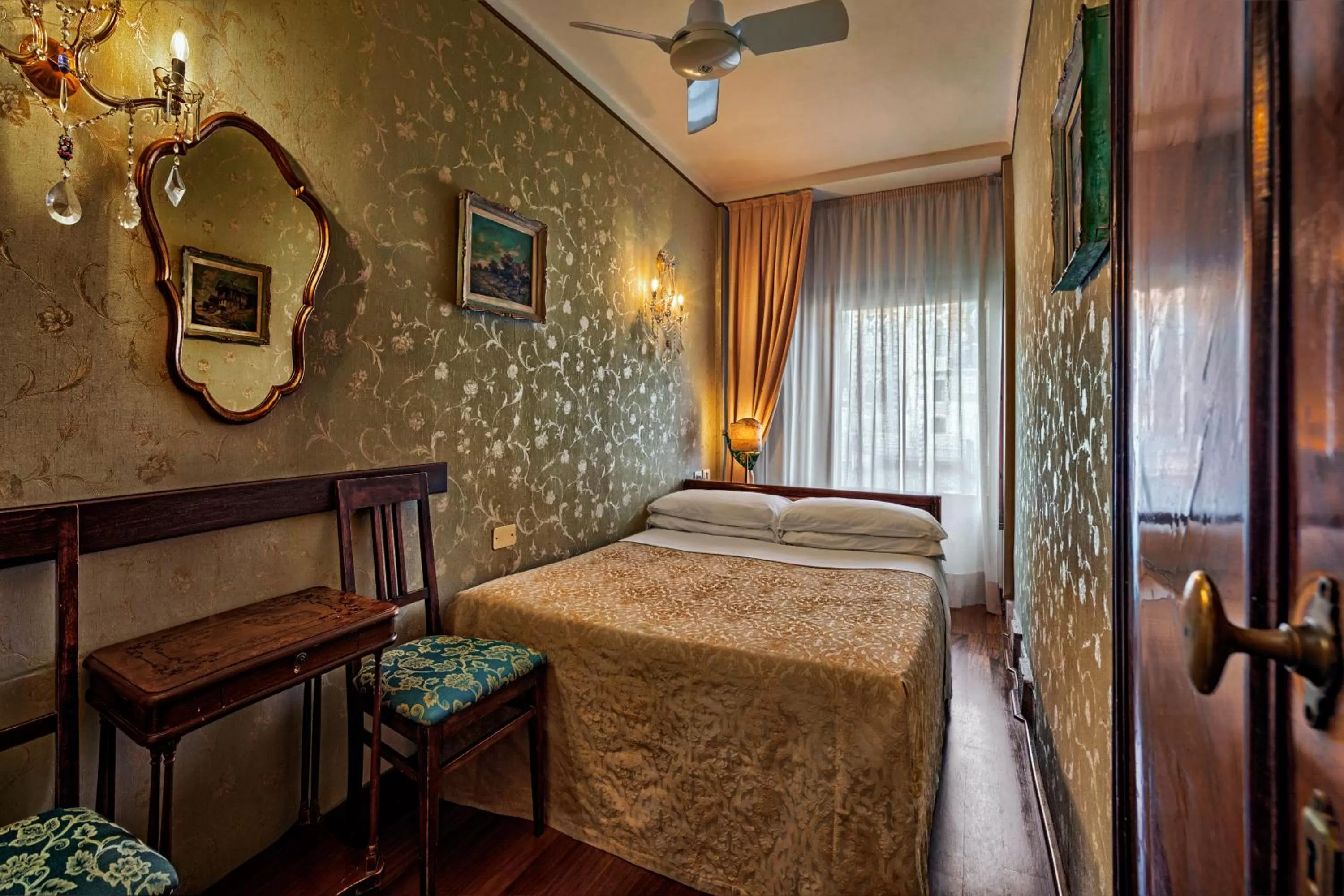 Bedroom, Bed in Hotel Galleria