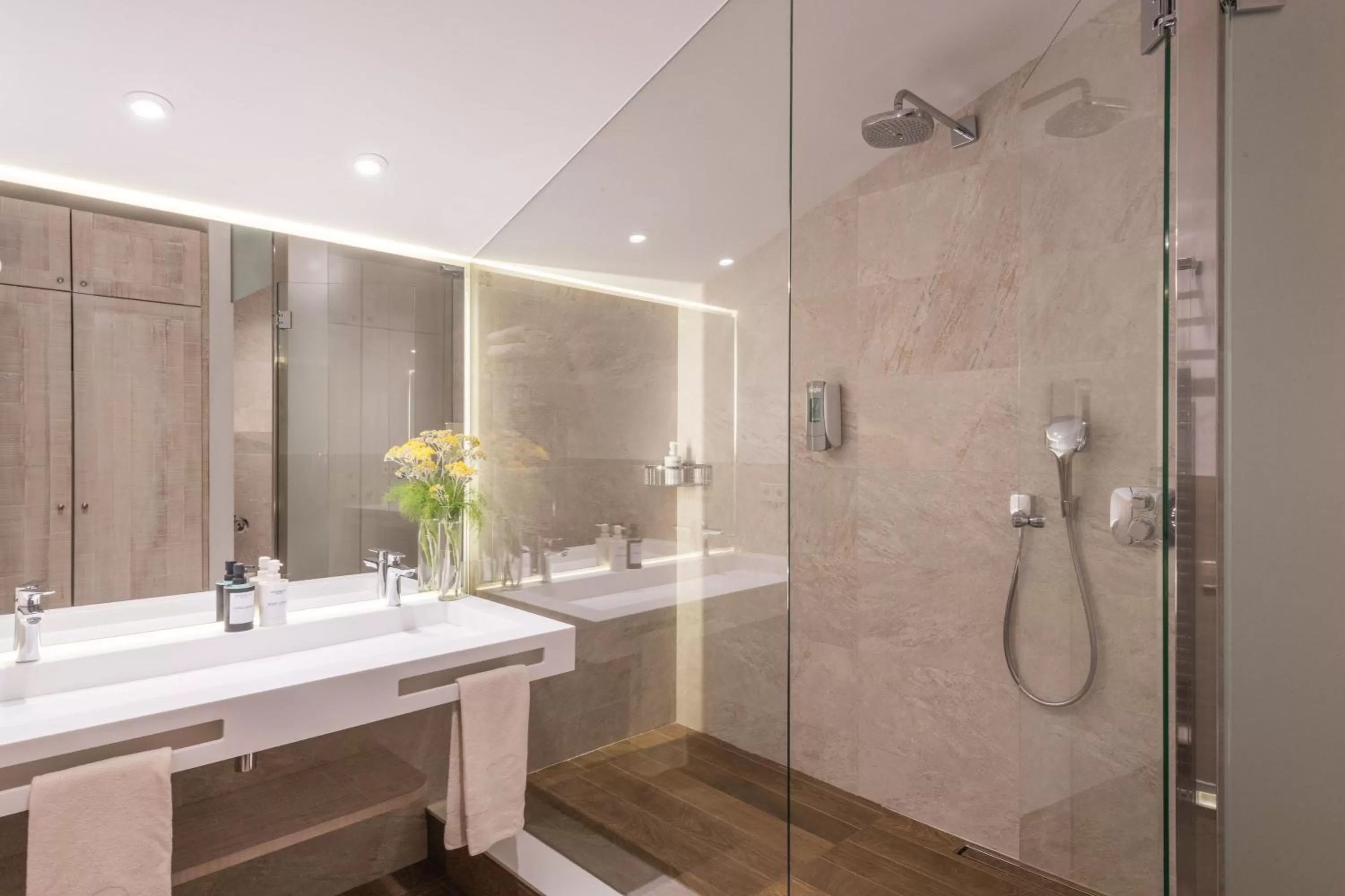 Shower in Monnàber Vell