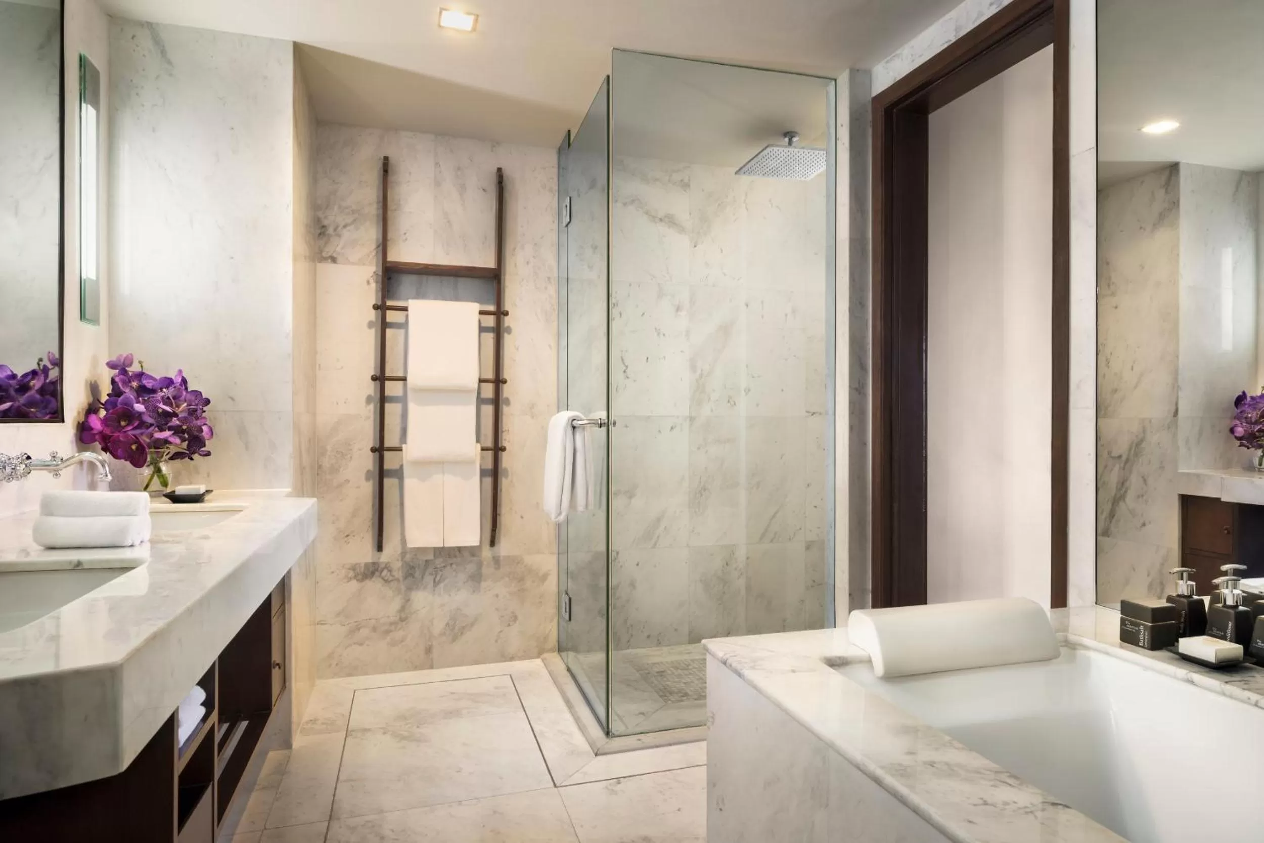 Bathroom in Anantara Riverside Bangkok Resort