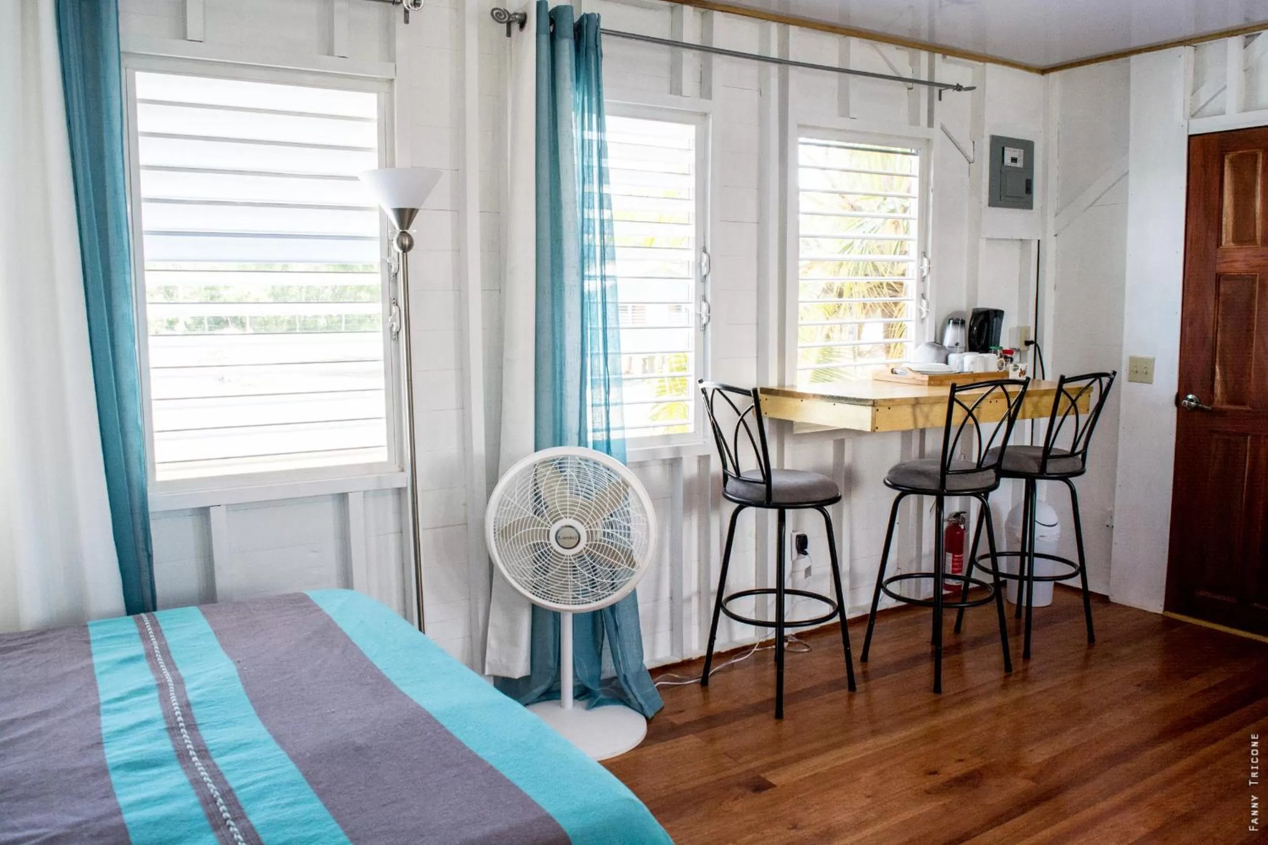 Coffee/tea facilities, Dining Area in Horse Cottage