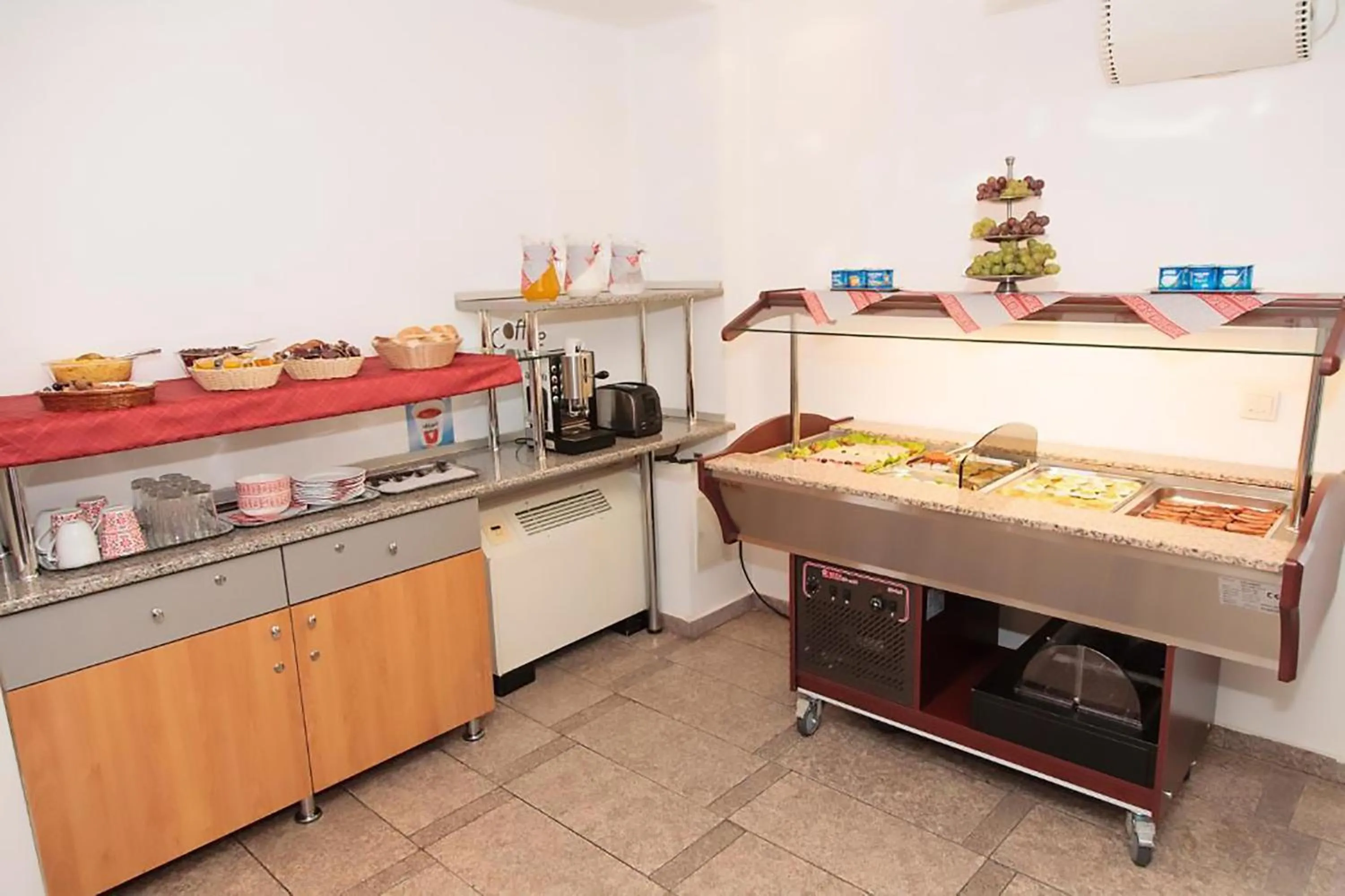 Breakfast in Plus Hotel