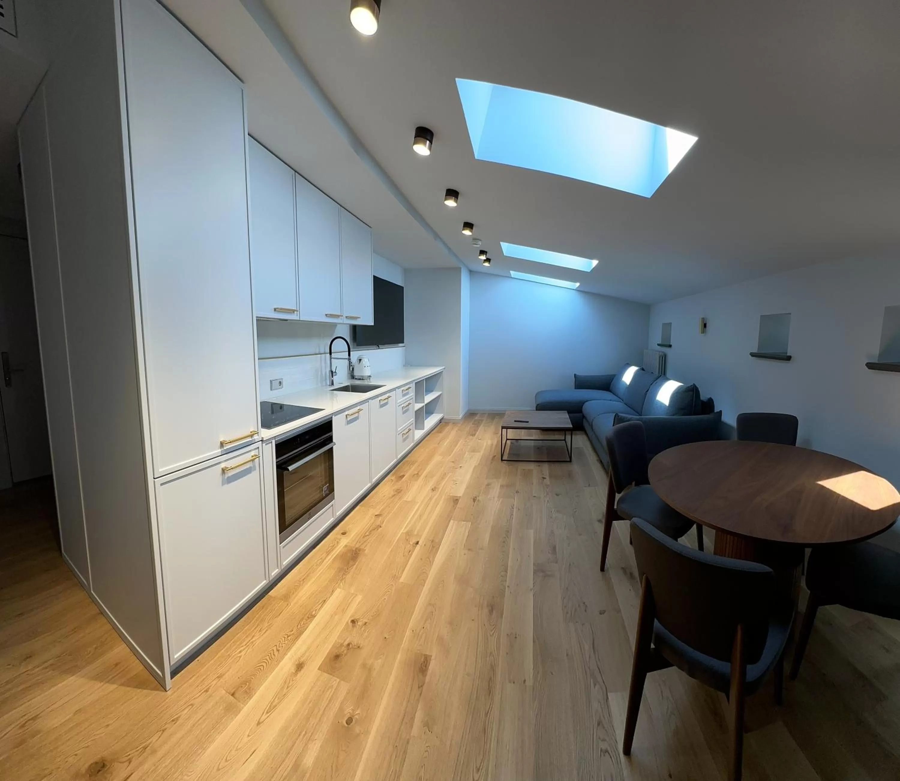 Kitchen or kitchenette, Kitchen/Kitchenette in Roze Center Apartments