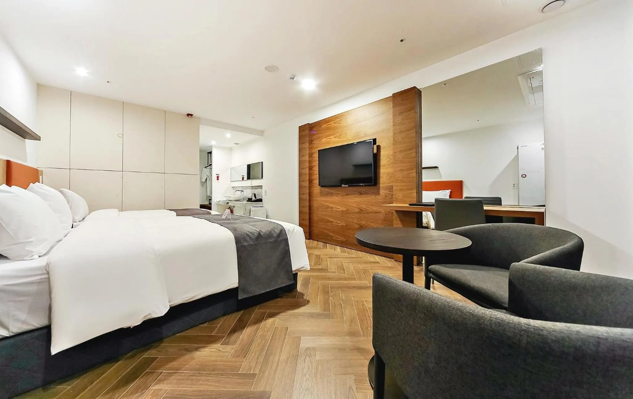 Bed in Hotel Noblestay