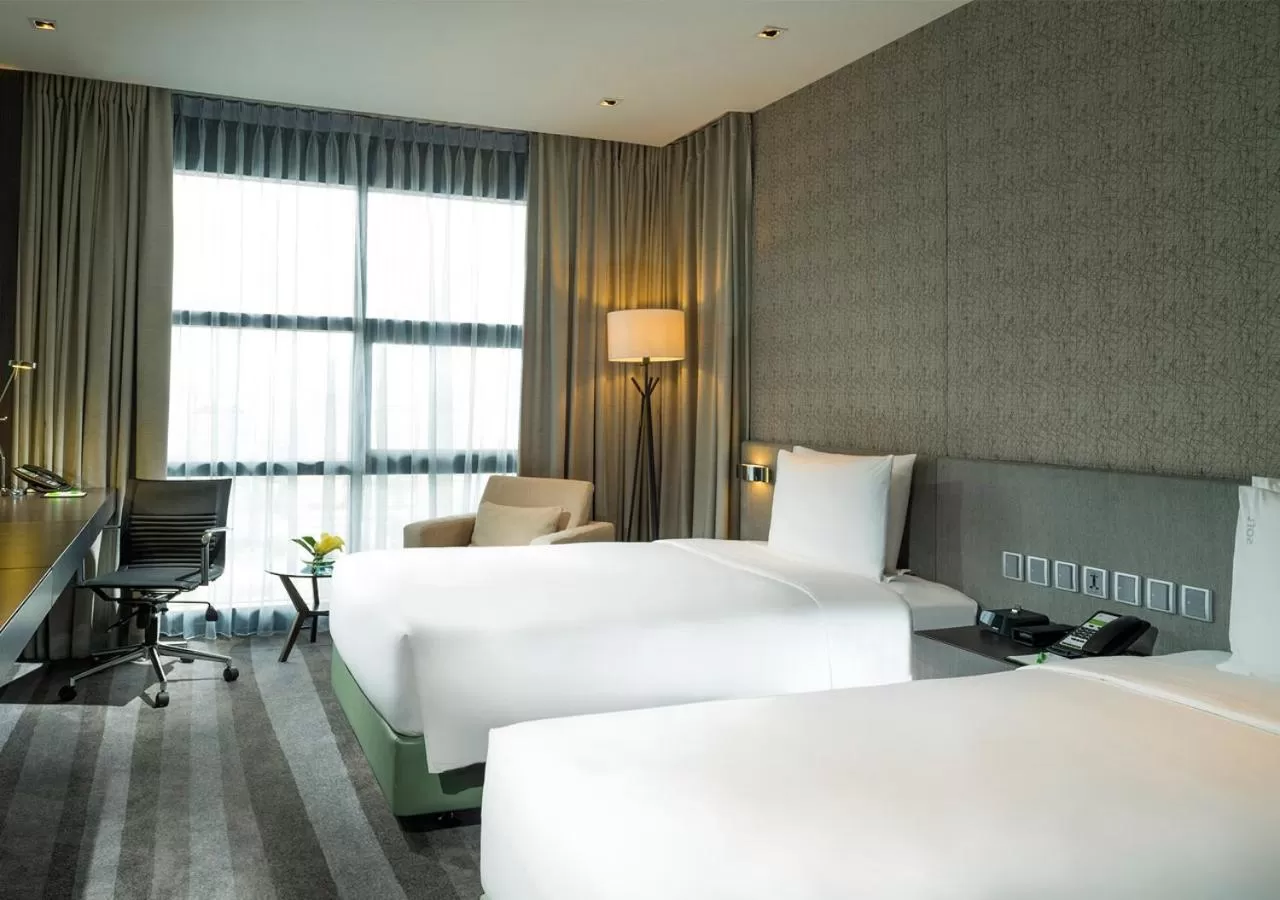 Bed in Holiday Inn Bangkok Sukhumvit by IHG
