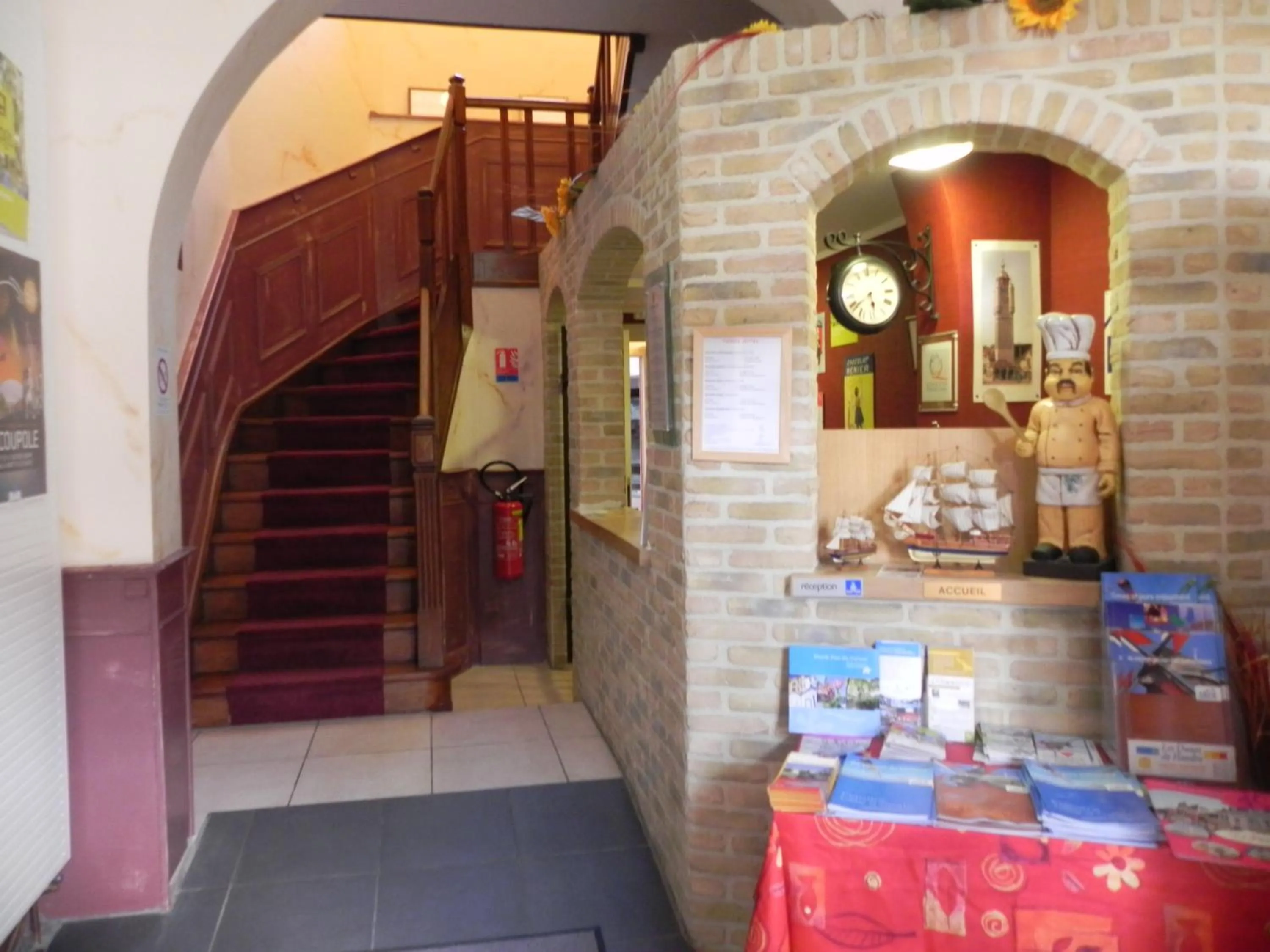 Lobby or reception in Hôtel - Restaurant Au Tonnelier