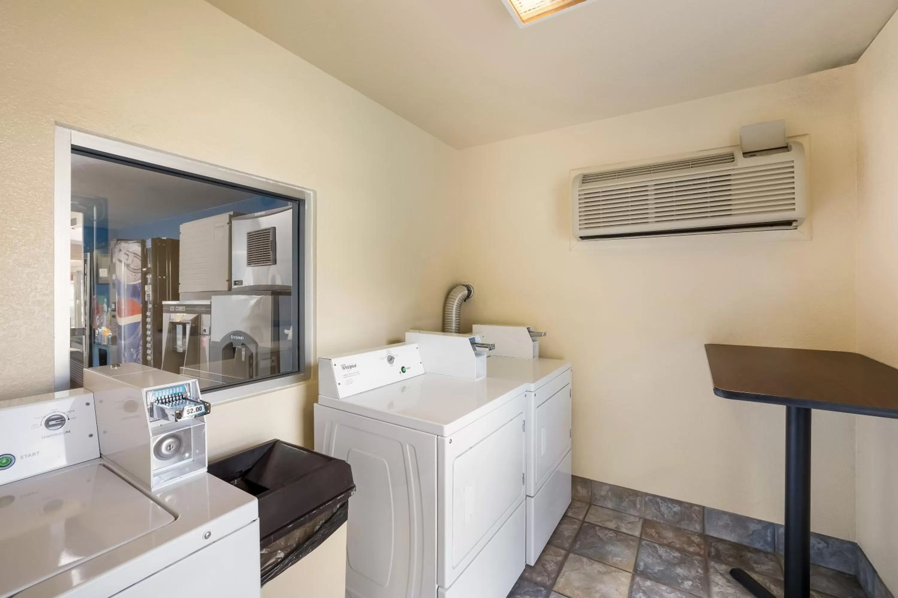 washing machine in Knights Inn Sierra Vista / East Fry