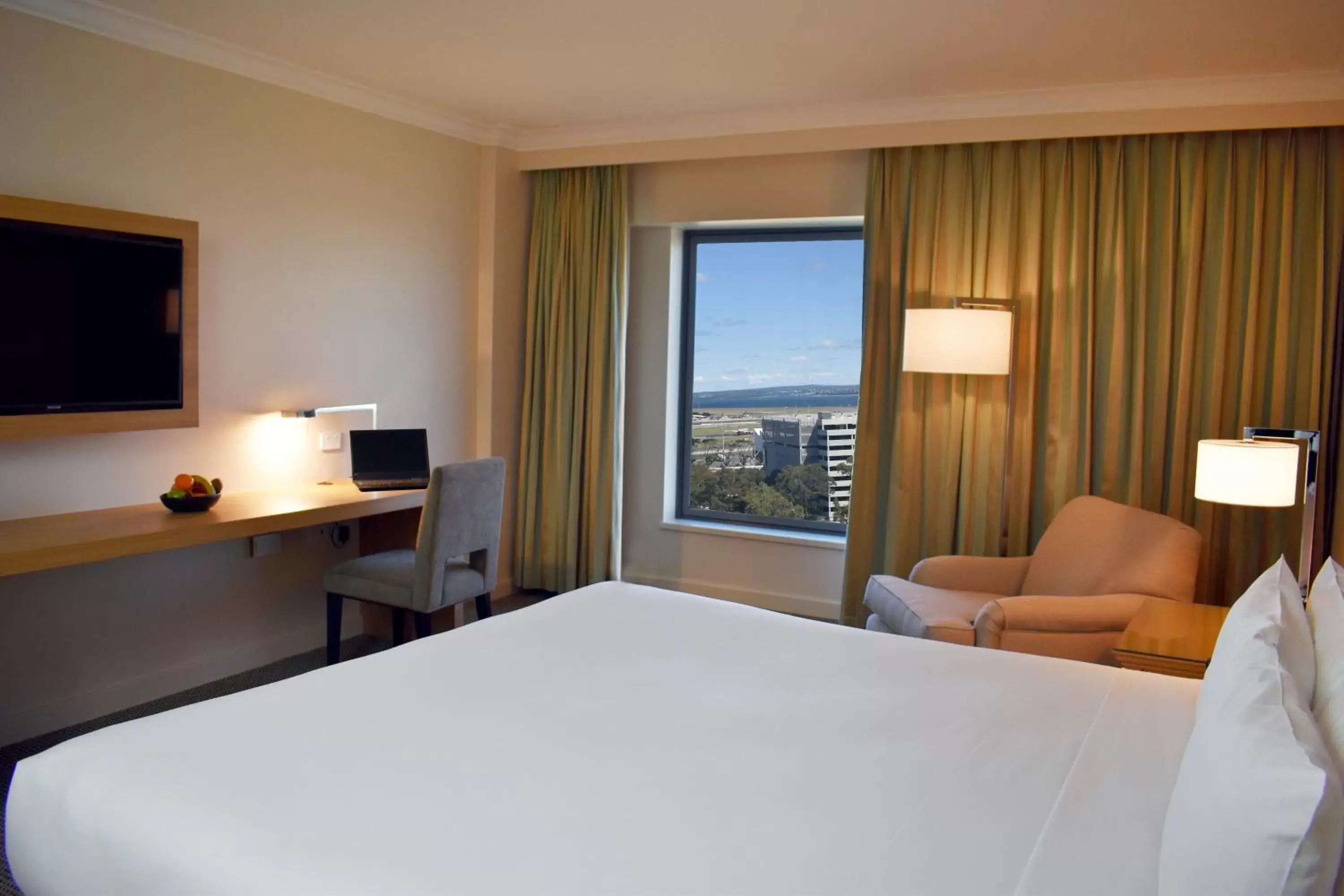 Deluxe King Room with Airport View in Stamford Plaza Sydney Airport Hotel & Conference Centre Deluxe King Room with Airport View in Stamford Plaza Sydney Airport Hotel & Conference Centre