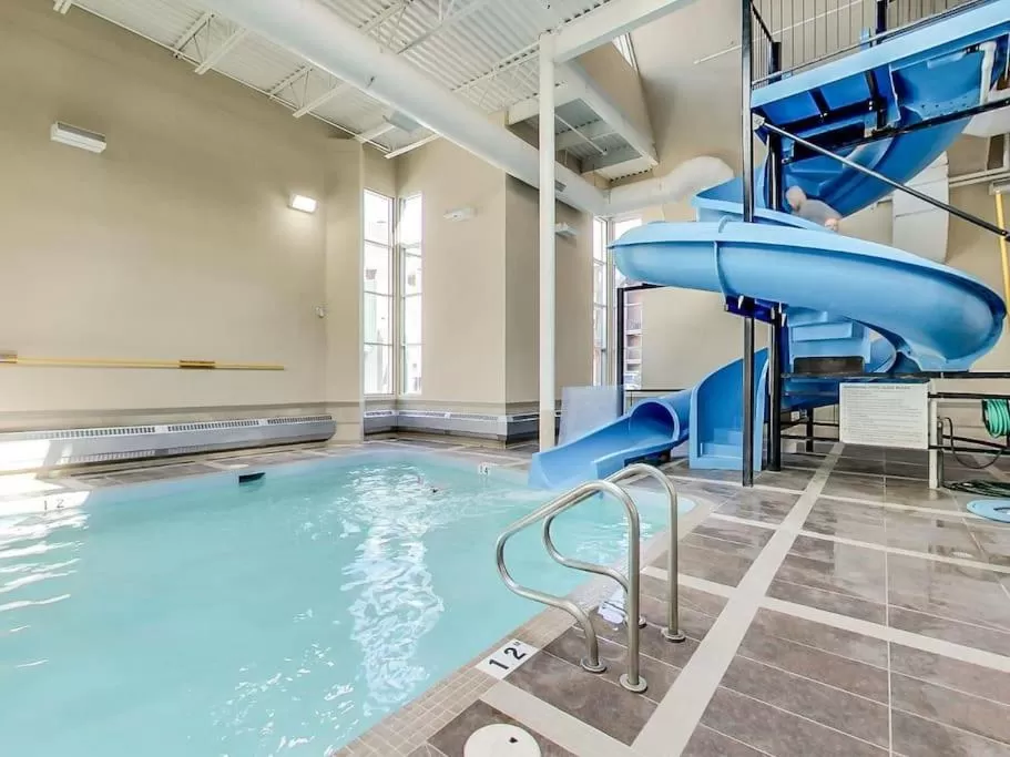 Aqua park in Mountain Retreat, Pool & Hot Tub, BBQ, Patio, King Bed, Sleeps 6!