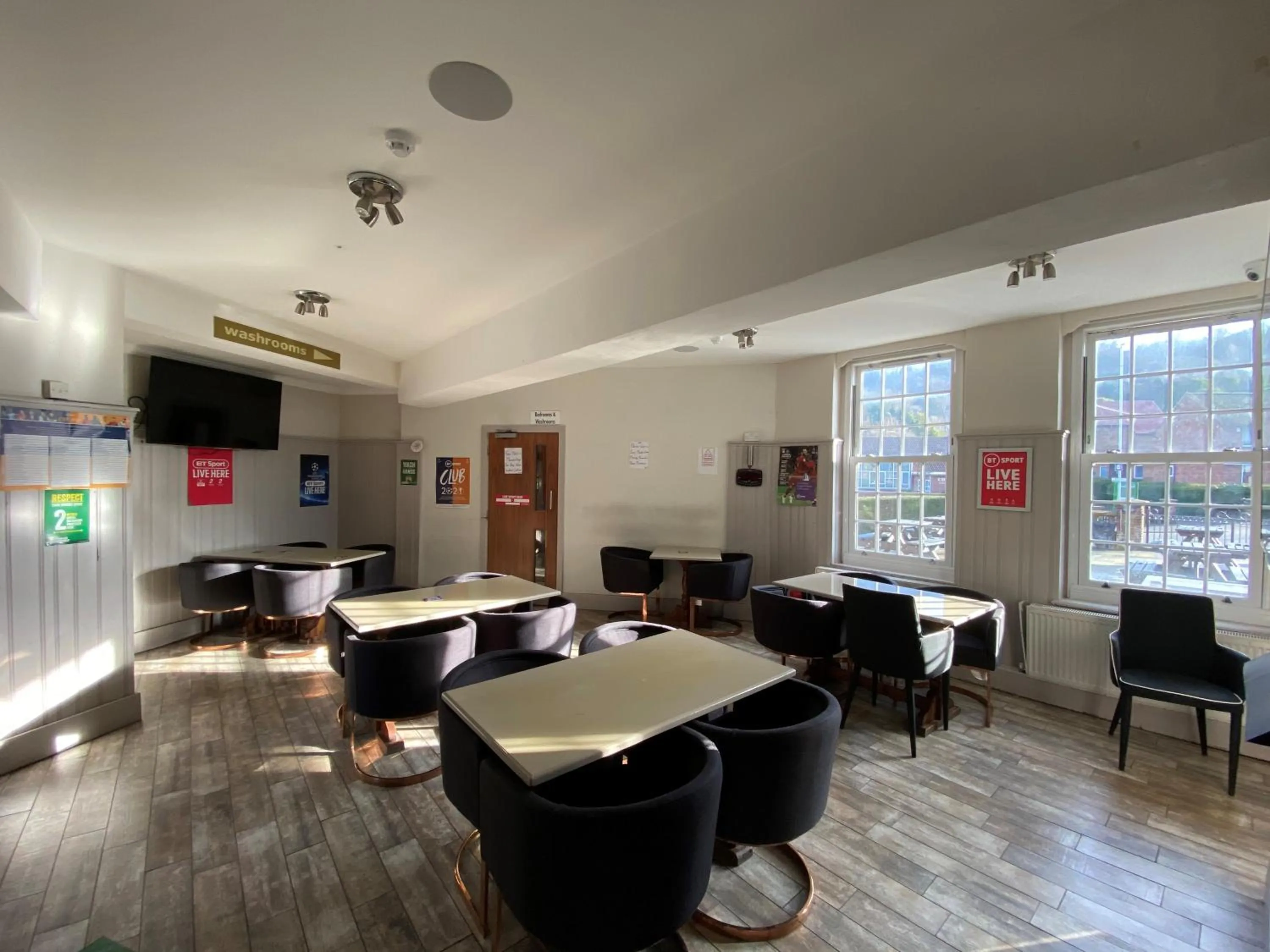 TV and multimedia in Wendover Arms Hotel