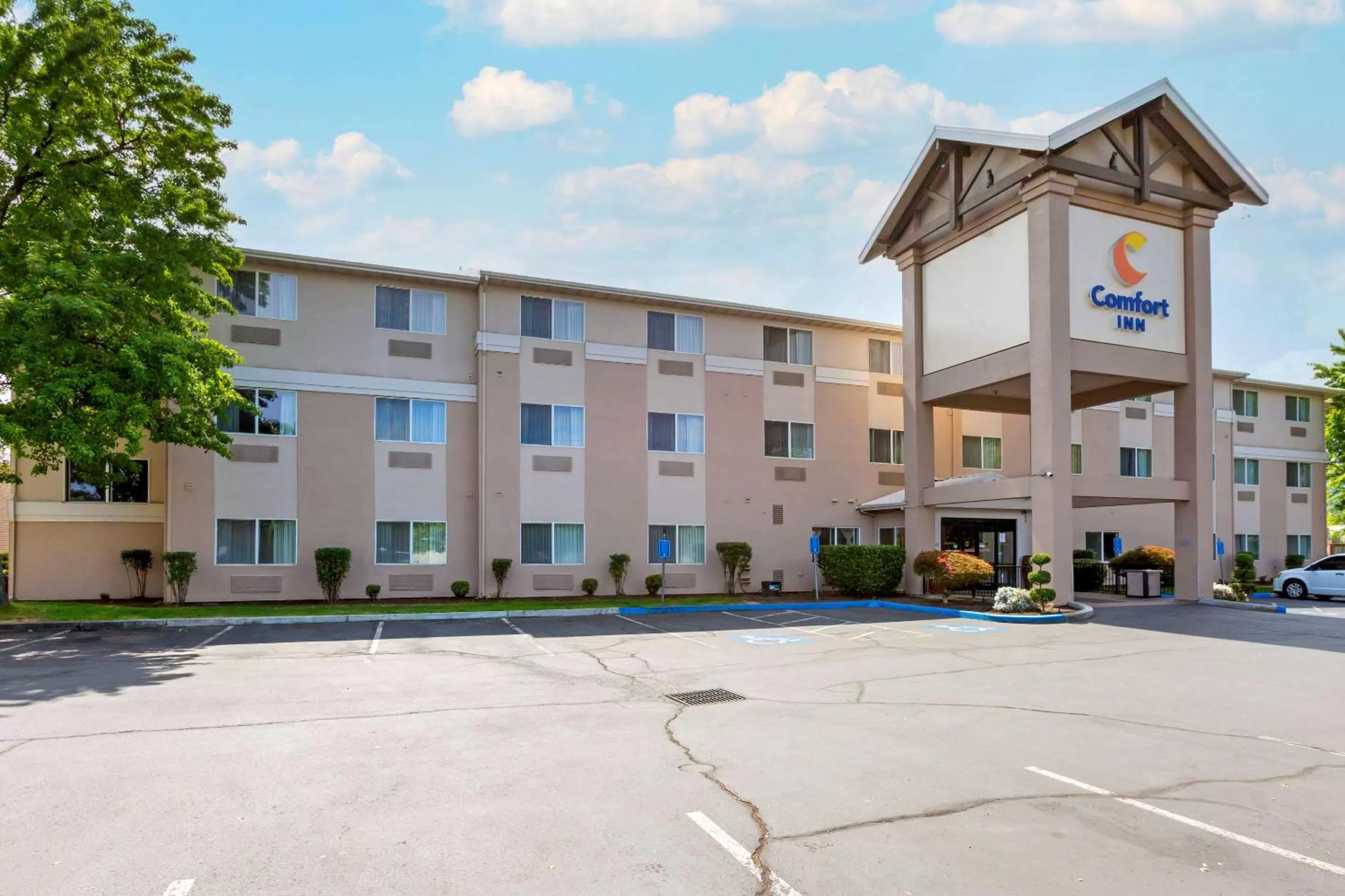 Property building in Comfort Inn Medford South