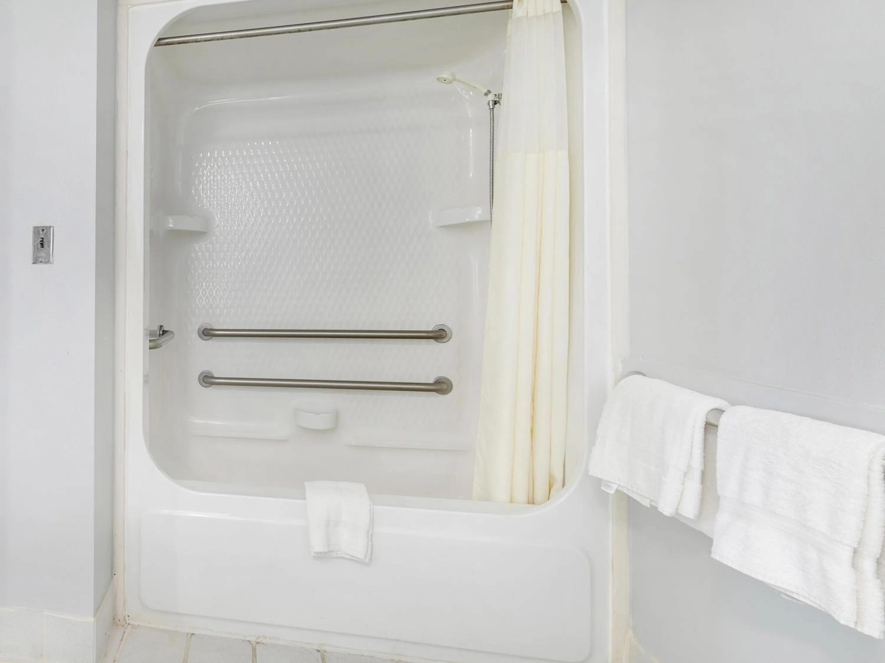 Queen Room - Disability Access in Quality Inn Kinder near Casino