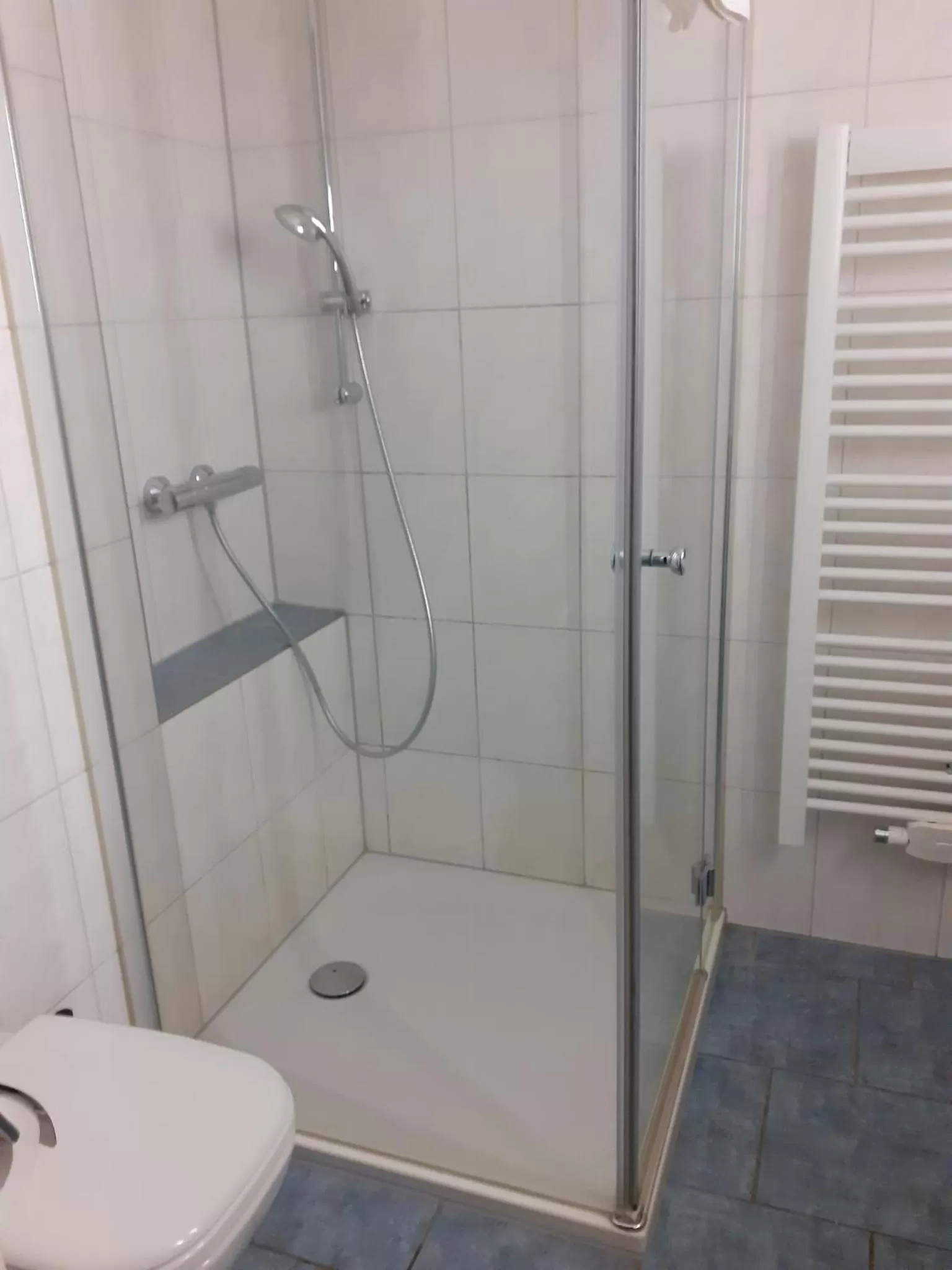 Bathroom in Hotel Promenade