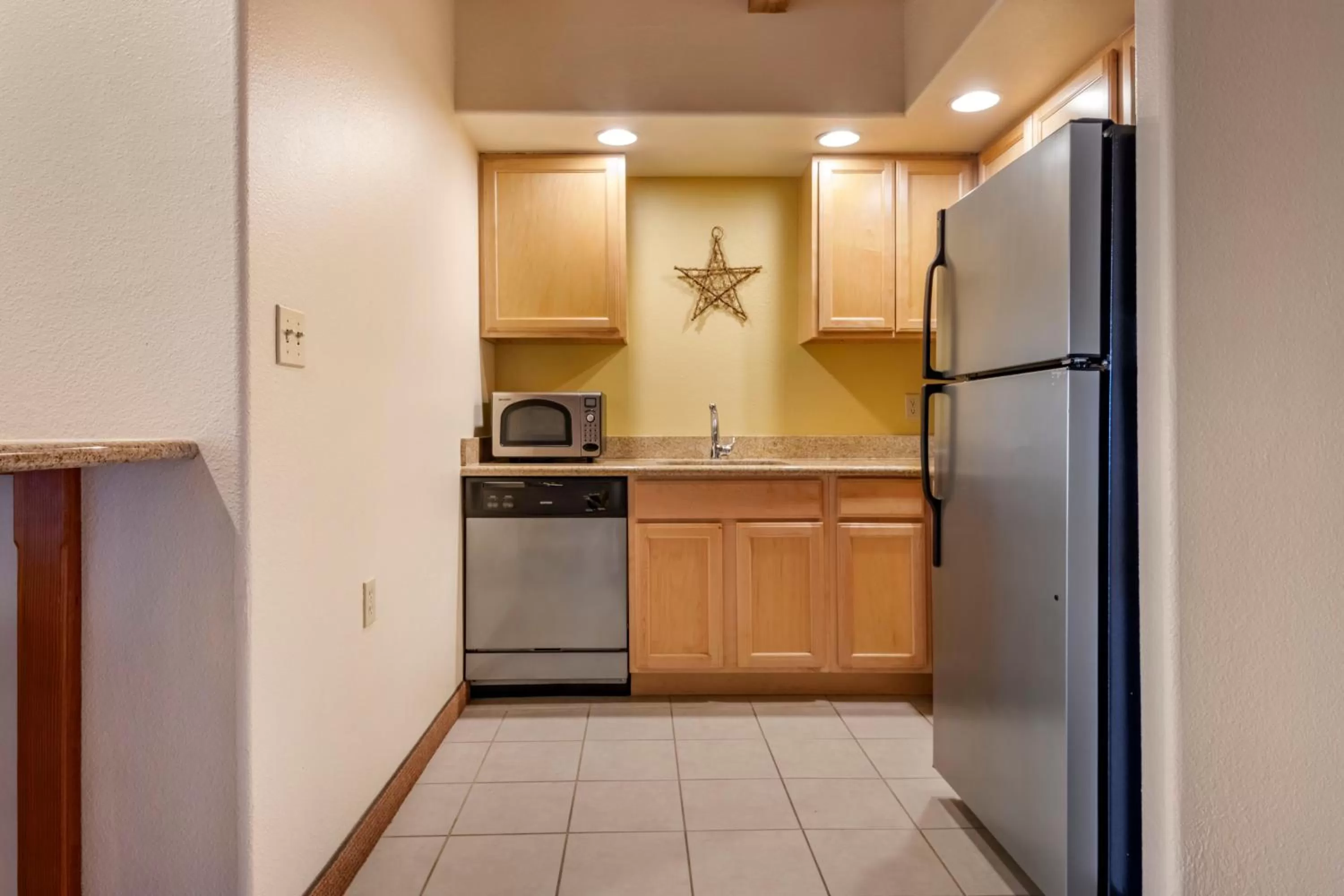 Kitchen or kitchenette in Mountain Edge Suites at Sunapee, an Ascend Collection Hotel