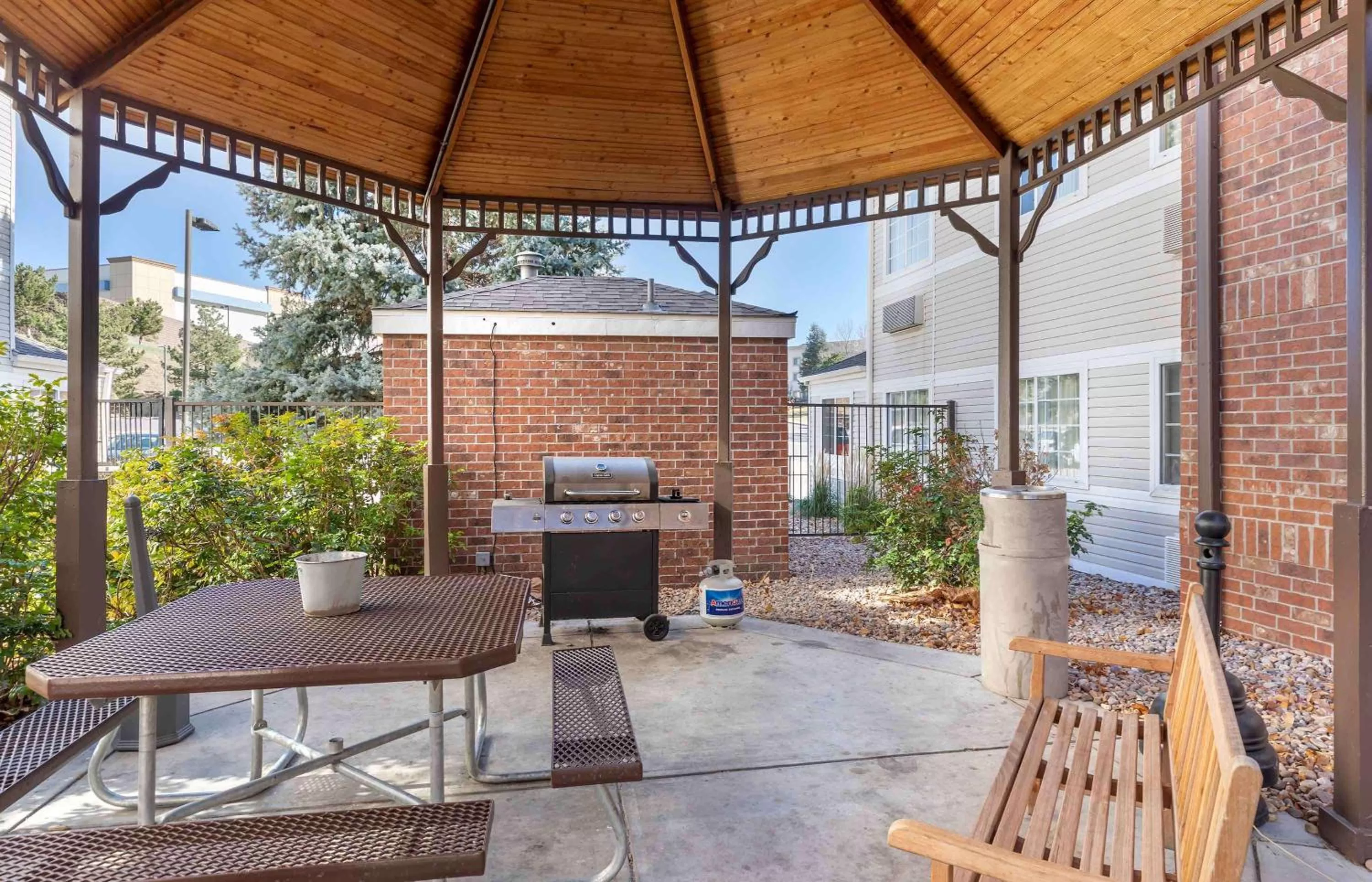 Property building in Extended Stay America Select Suites - Denver - Tech Center South - Greenwood Village