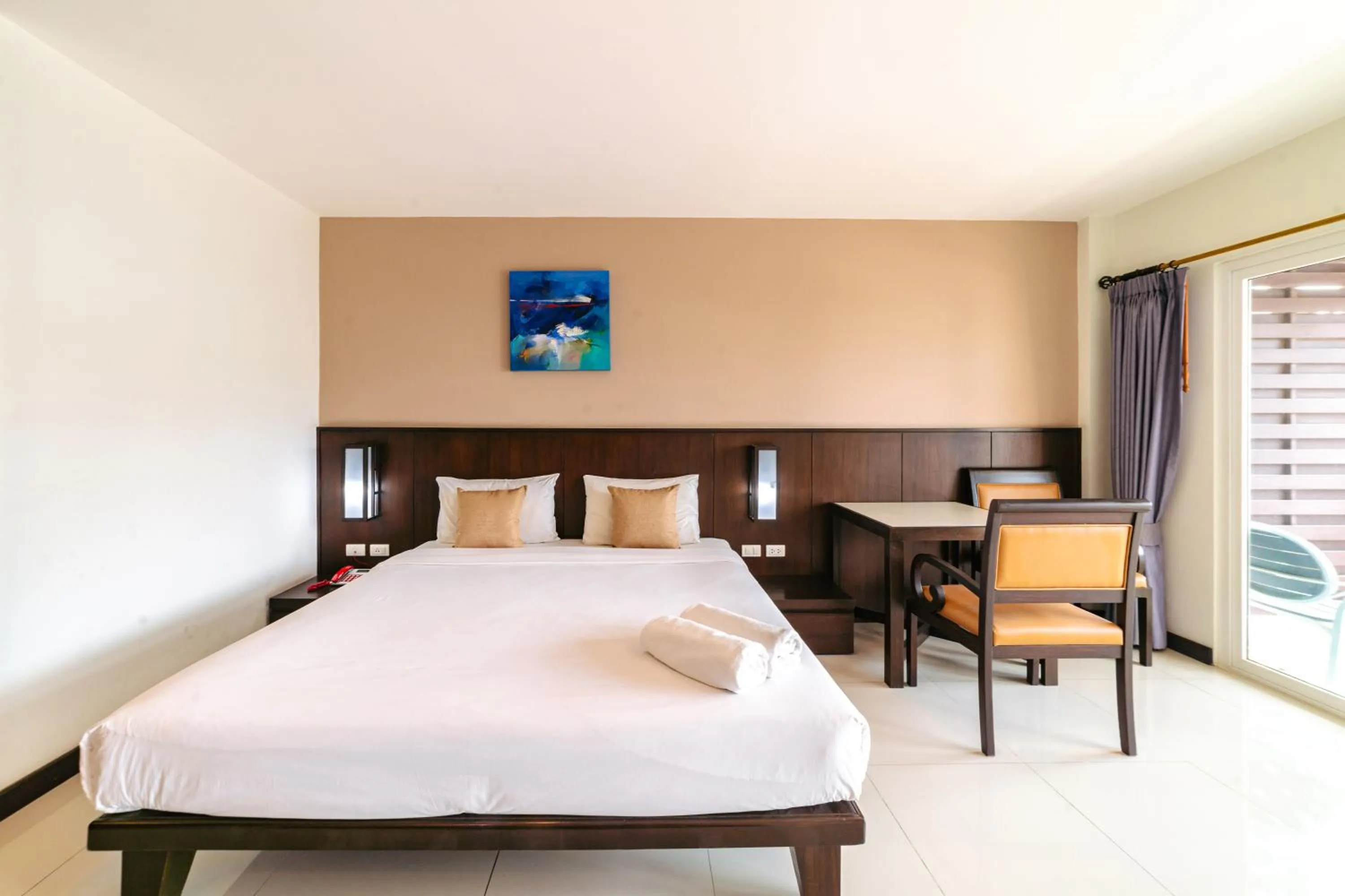 Bed in Ratana Hotel Sakdidet, PHUKET TOWN